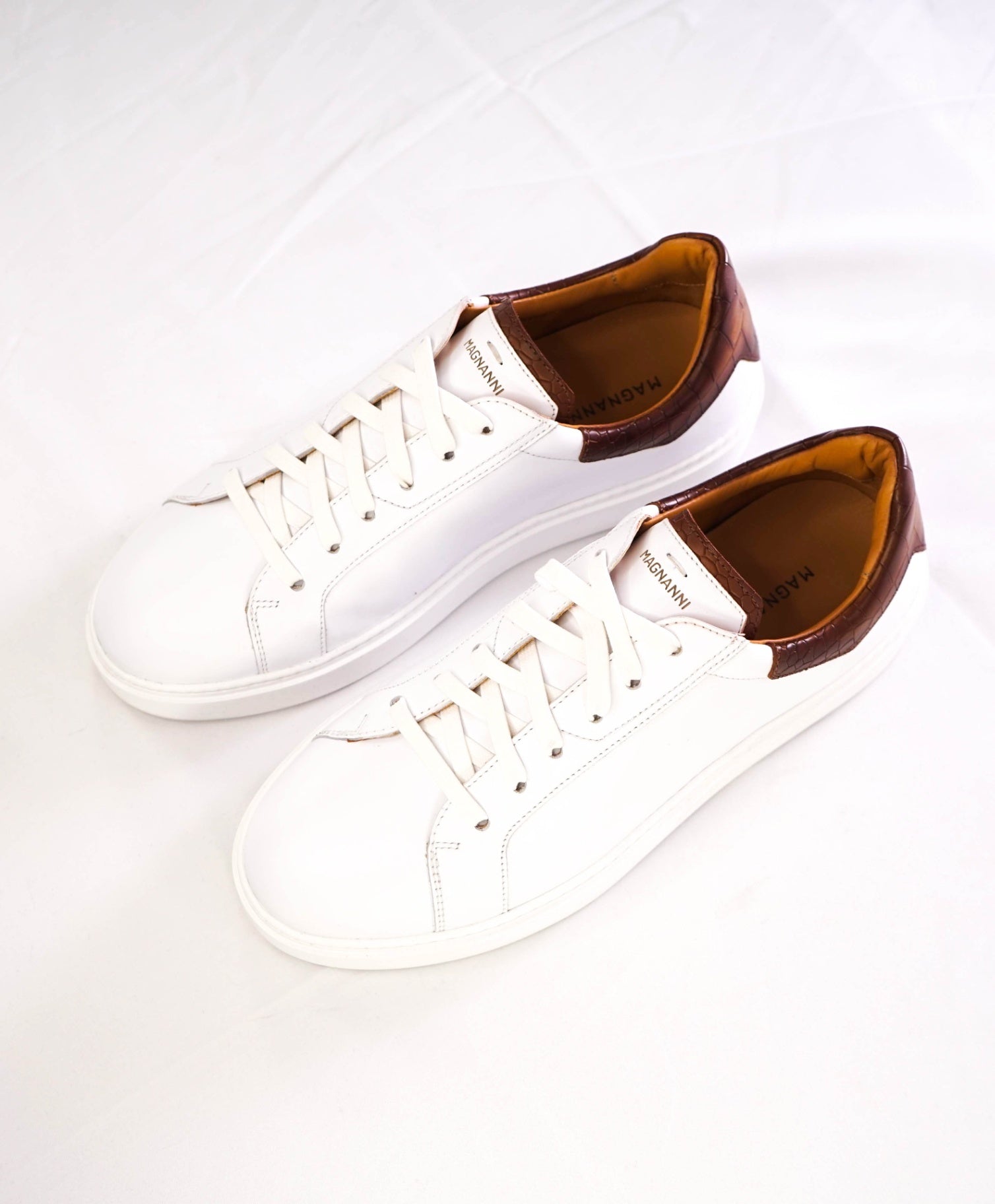 MAGNANNI White Leather Sneakers US 8.5 EU 41.5