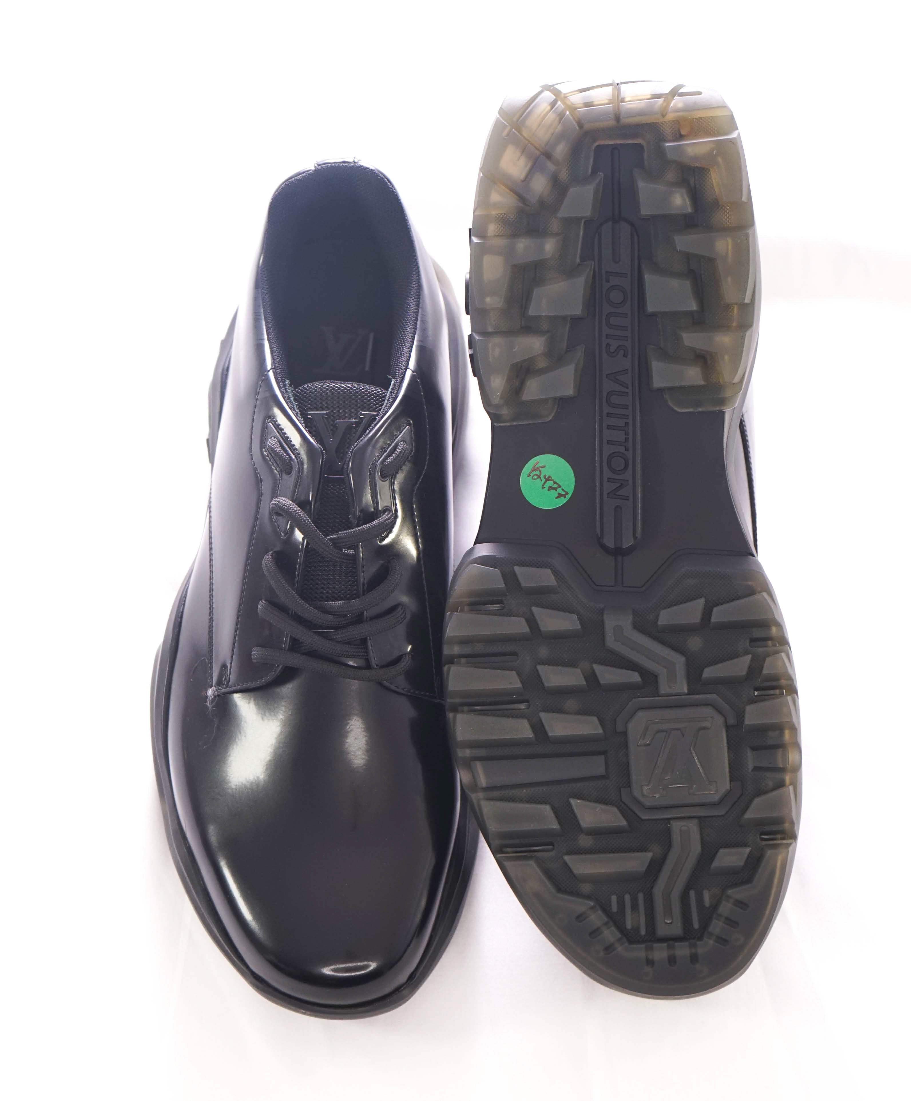 $1,540 LOUIS VUITTON - Black *LV* Logo Derby Oxfords Lug Sole Sneaker - 10 US (9 LV)