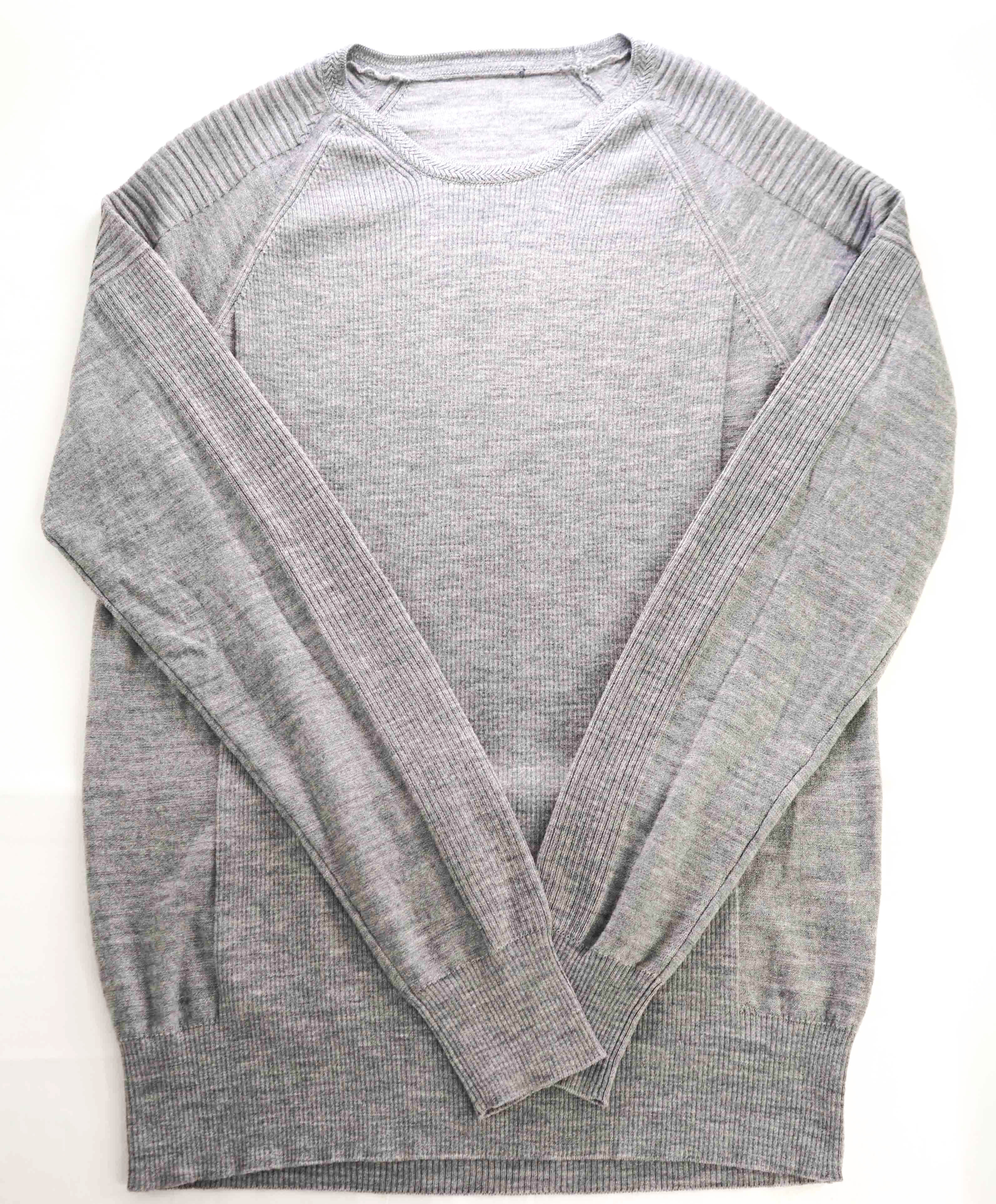 $300 BELSTAFF - Gray Ribbed PURE WOOL Logo Patch Crewneck Sweater - M (50)