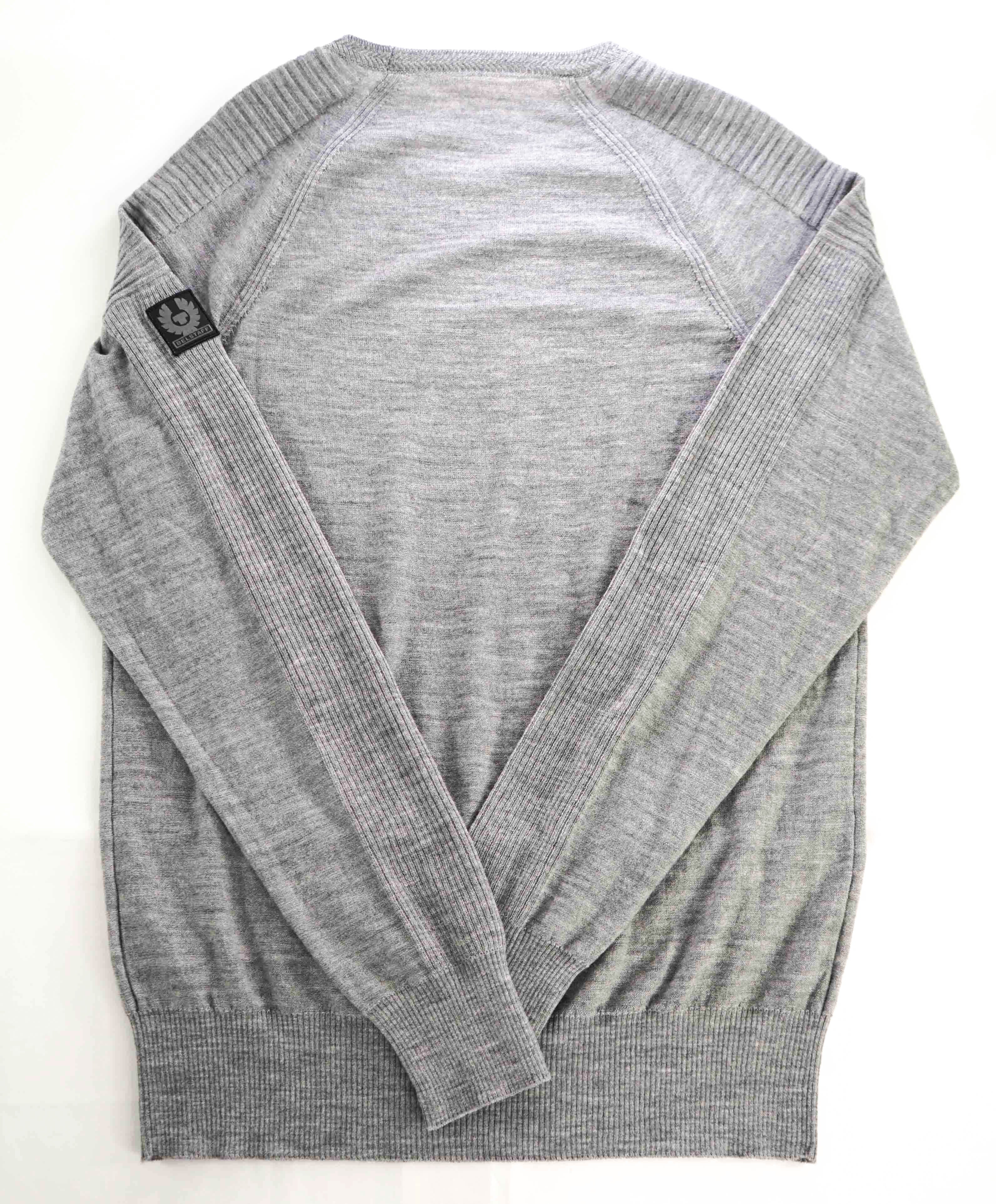 $300 BELSTAFF - Gray Ribbed PURE WOOL Logo Patch Crewneck Sweater - M (50)