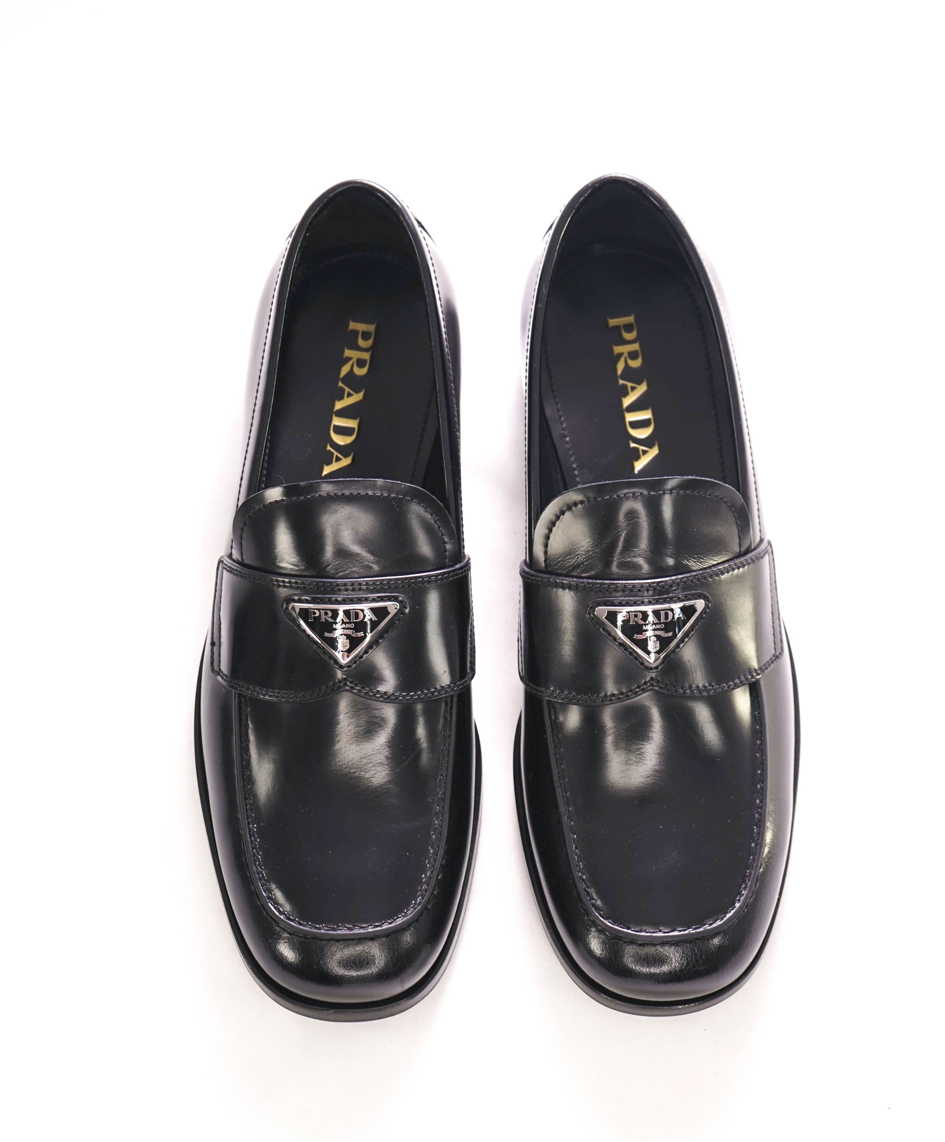 $1,150 PRADA - Black Leather LOGO Plaque Penny Loafers - 8.5 US (7.5 Prada)