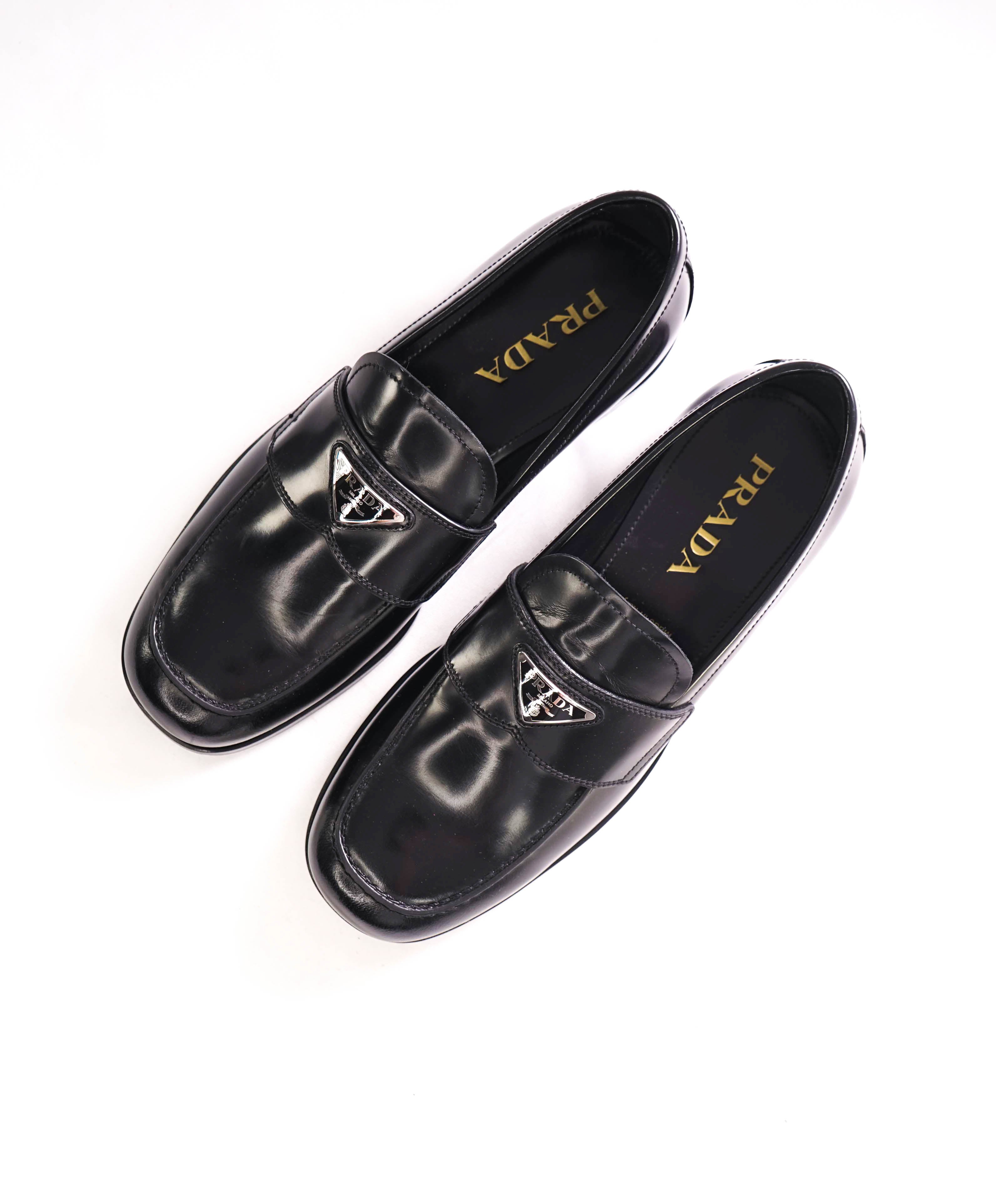 $1,150 PRADA - Black Leather LOGO Plaque Penny Loafers - 8.5 US (7.5 Prada)