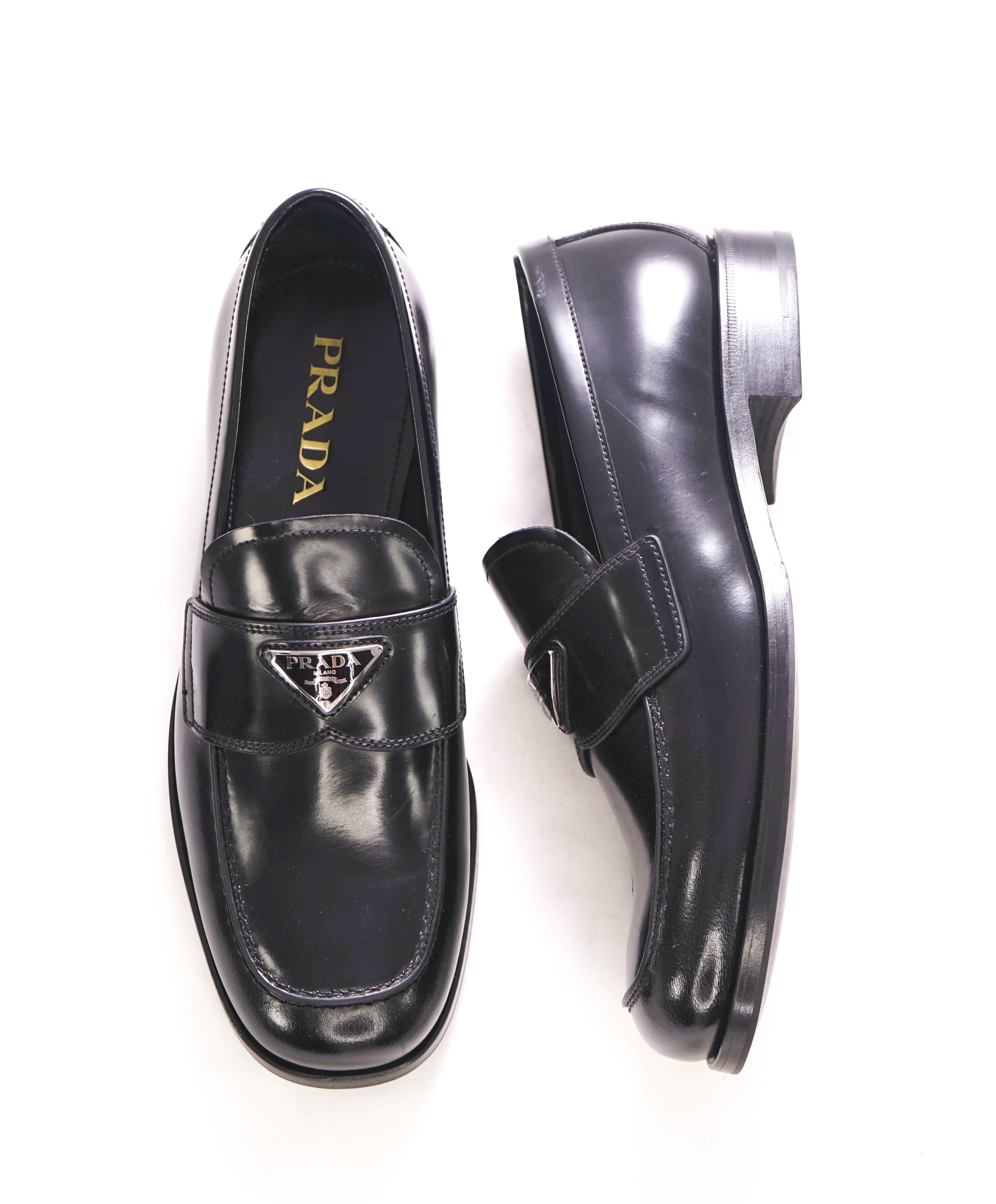 $1,150 PRADA - Black Leather LOGO Plaque Penny Loafers - 8.5 US (7.5 Prada)