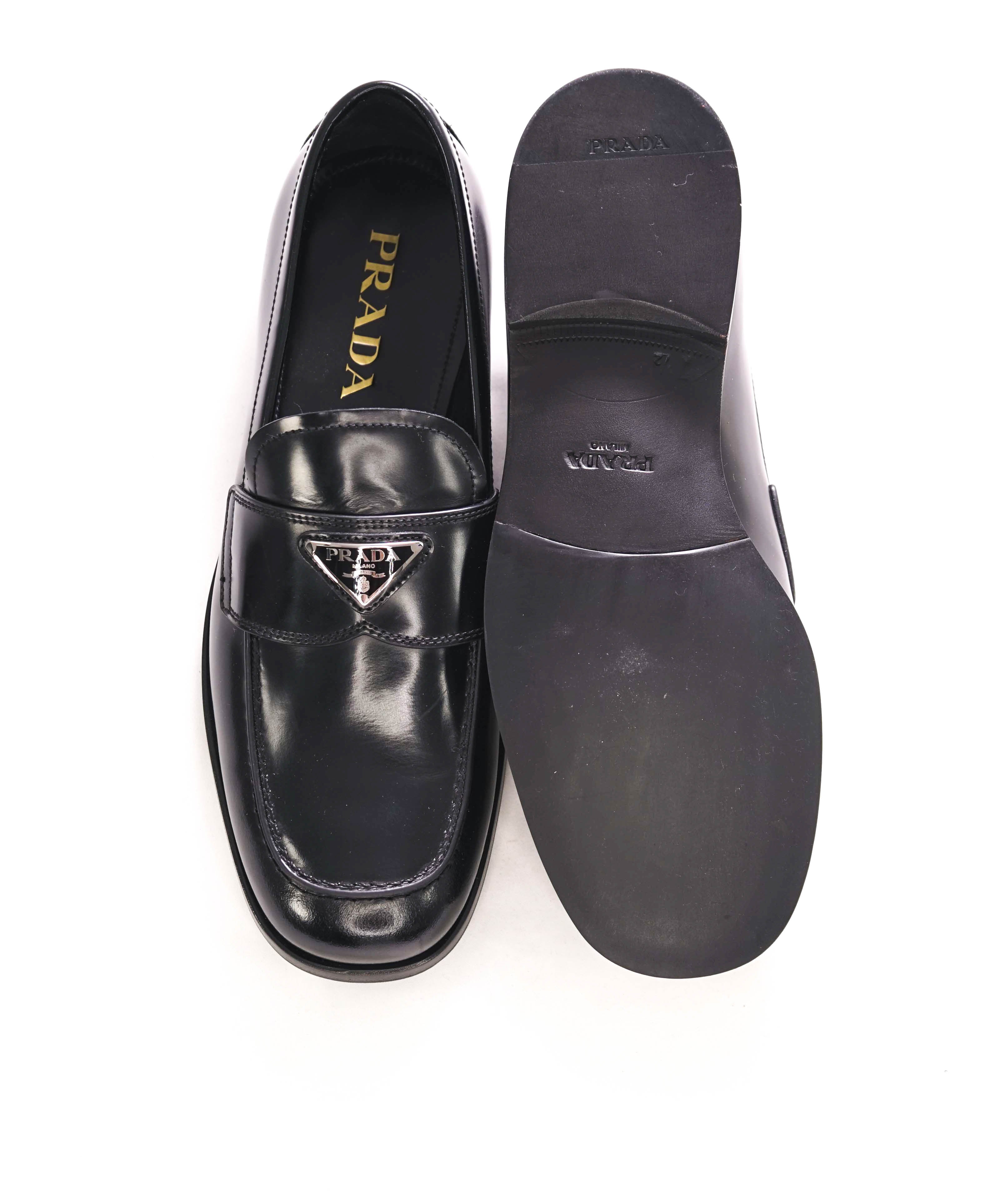 $1,150 PRADA - Black Leather LOGO Plaque Penny Loafers - 8.5 US (7.5 Prada)