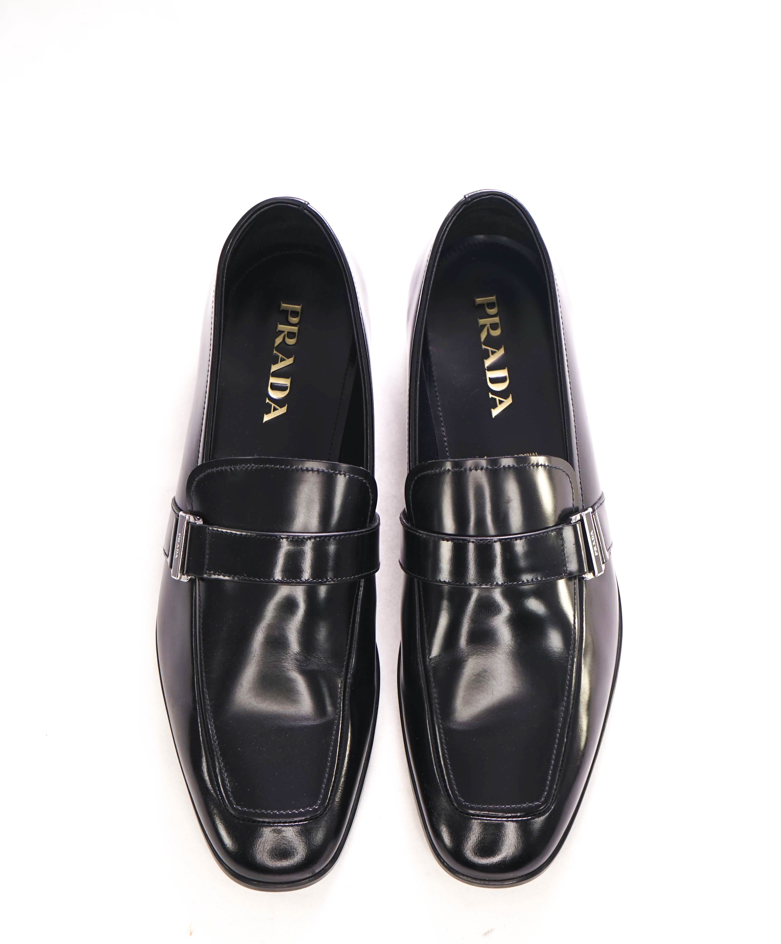 $950 PRADA - Black Spazzolato Leather Logo Bit Loafers - 10.5US (9.5 Prada)