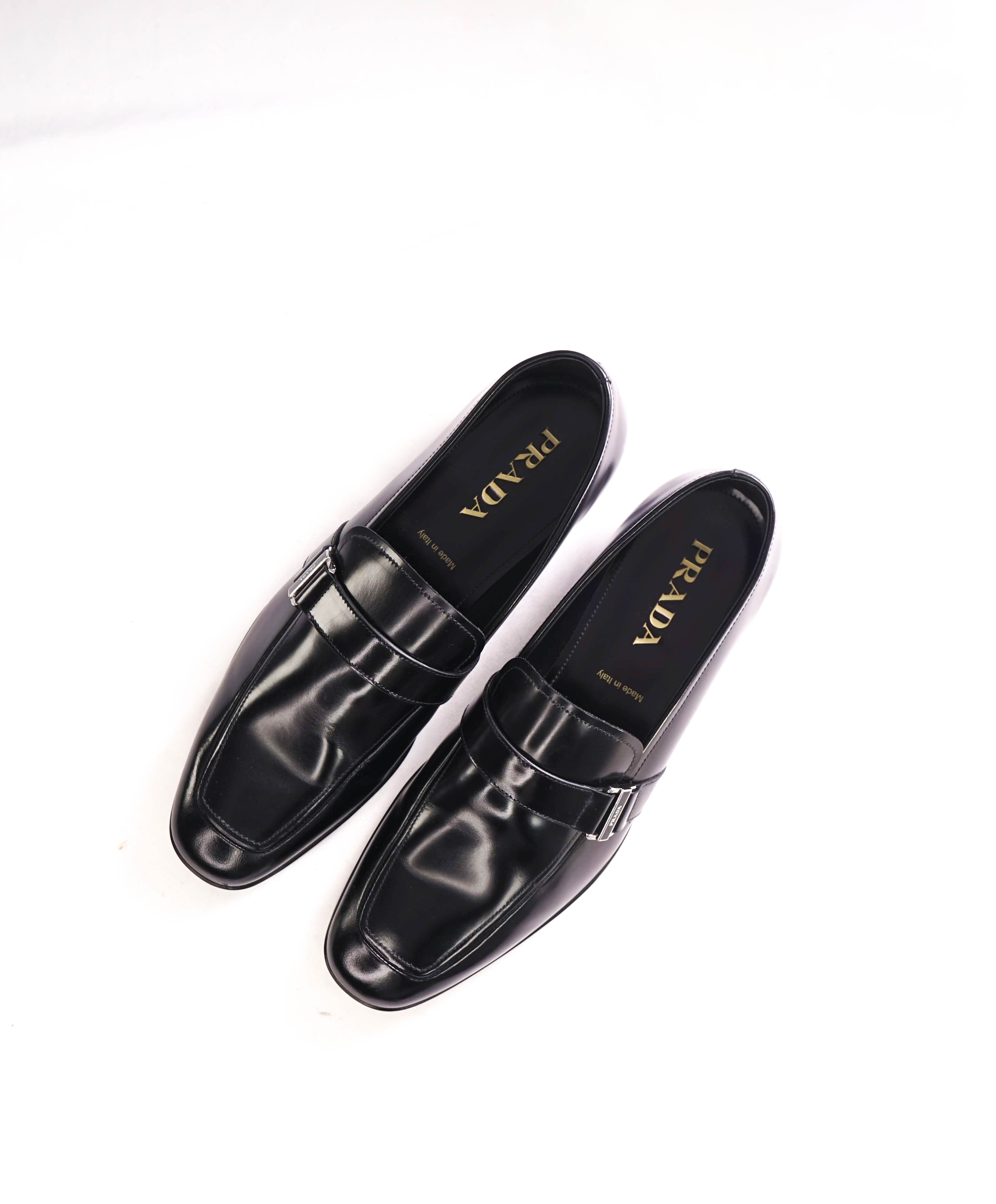 $950 PRADA - Black Spazzolato Leather Logo Bit Loafers - 10.5US (9.5 Prada)