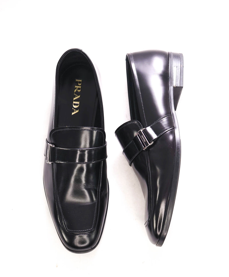 $950 PRADA - Black Spazzolato Leather Logo Bit Loafers - 10.5US (9.5 Prada)