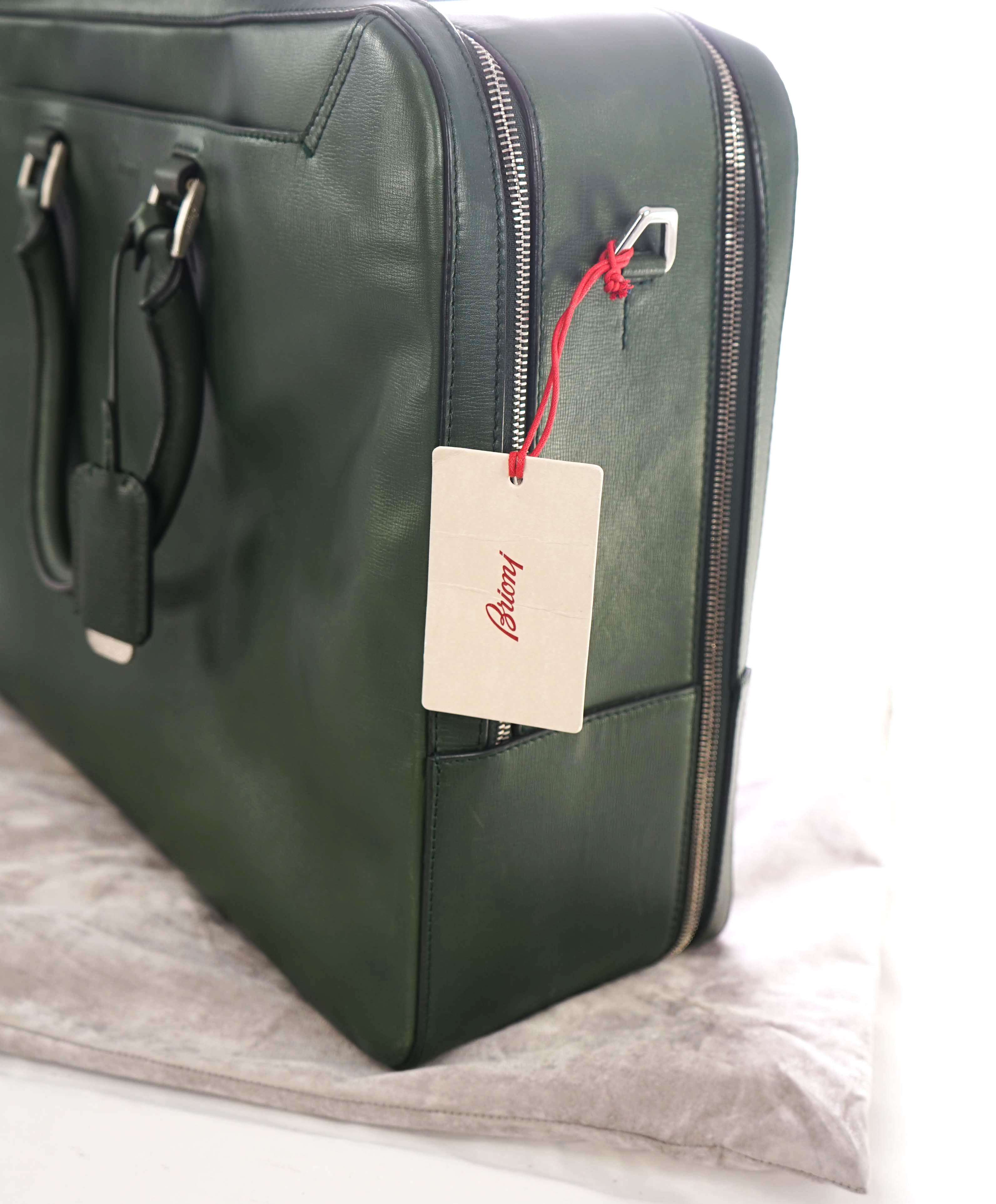 $6,900 BRIONI - Calfskin Leather GREEN Duffle Overnight Bag W Shoulder Strap - N/A