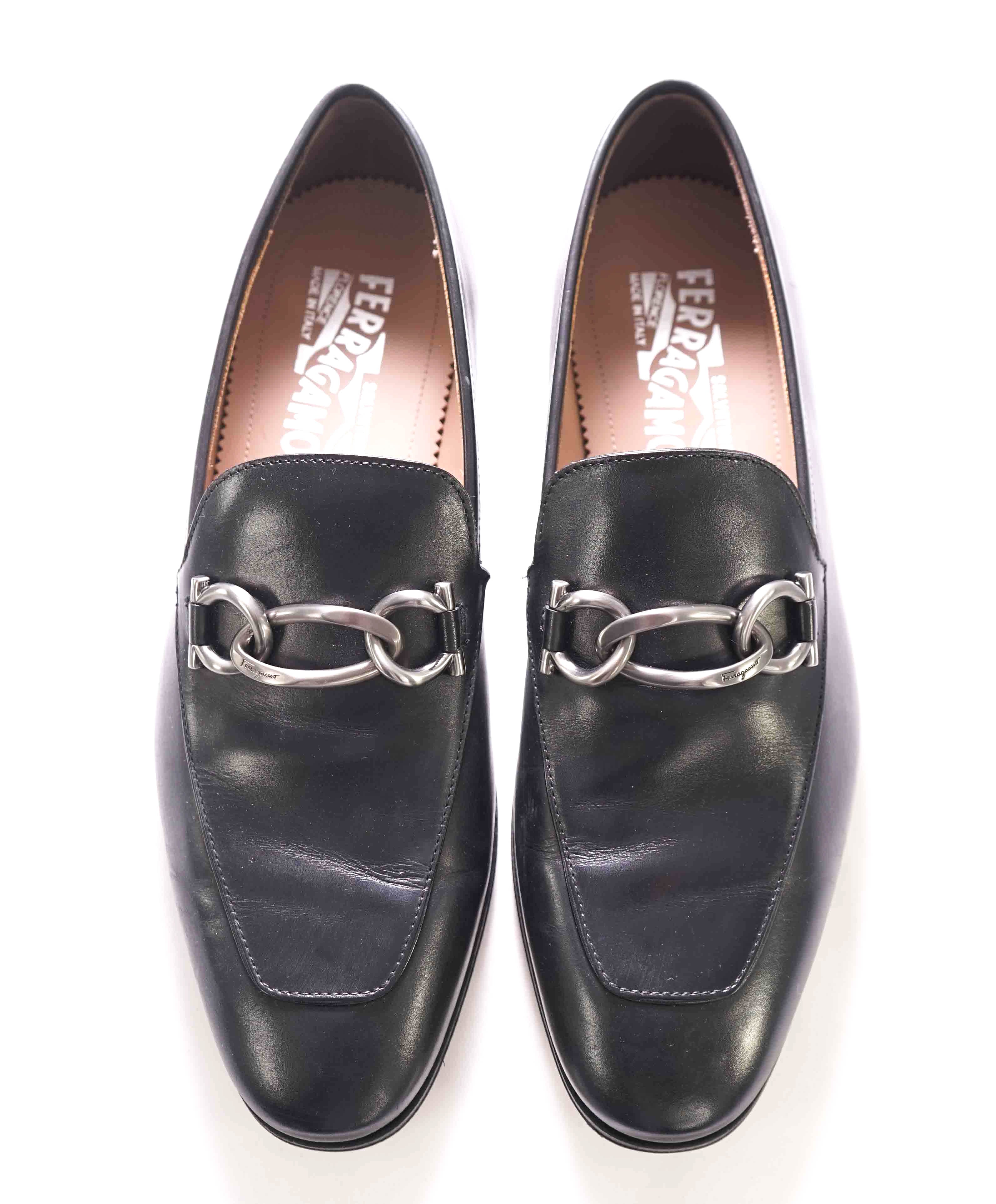 $700 SALVATORE FERRAGAMO - *BOY 2 * Chain Bit Sleek Logo Loafer - 7 EE US