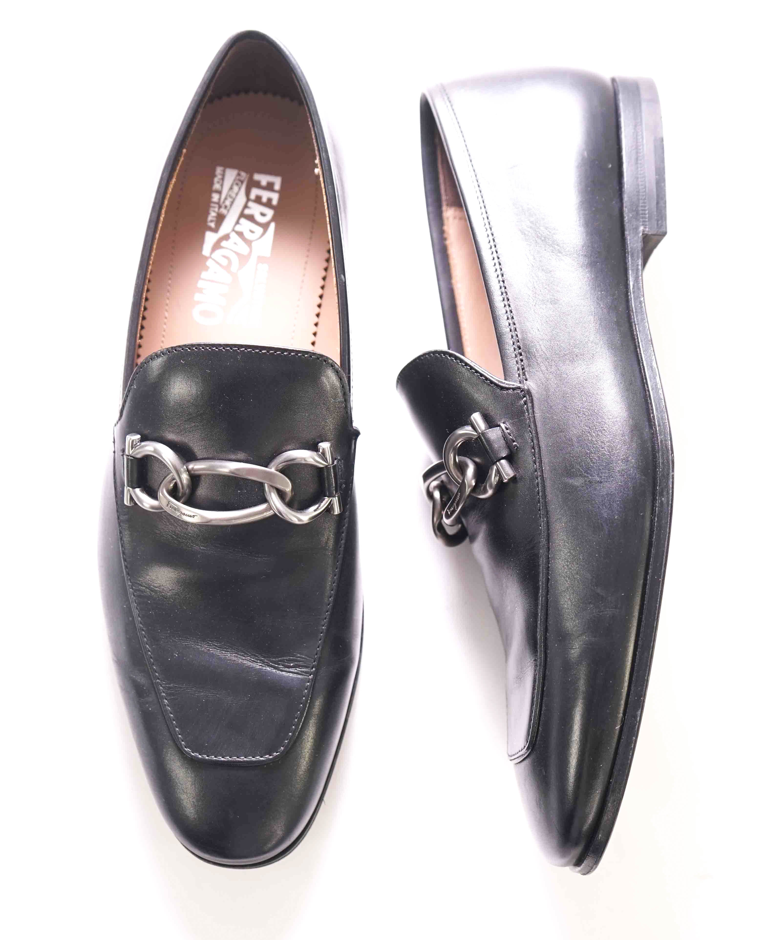 $700 SALVATORE FERRAGAMO - *BOY 2 * Chain Bit Sleek Logo Loafer - 7 EE US