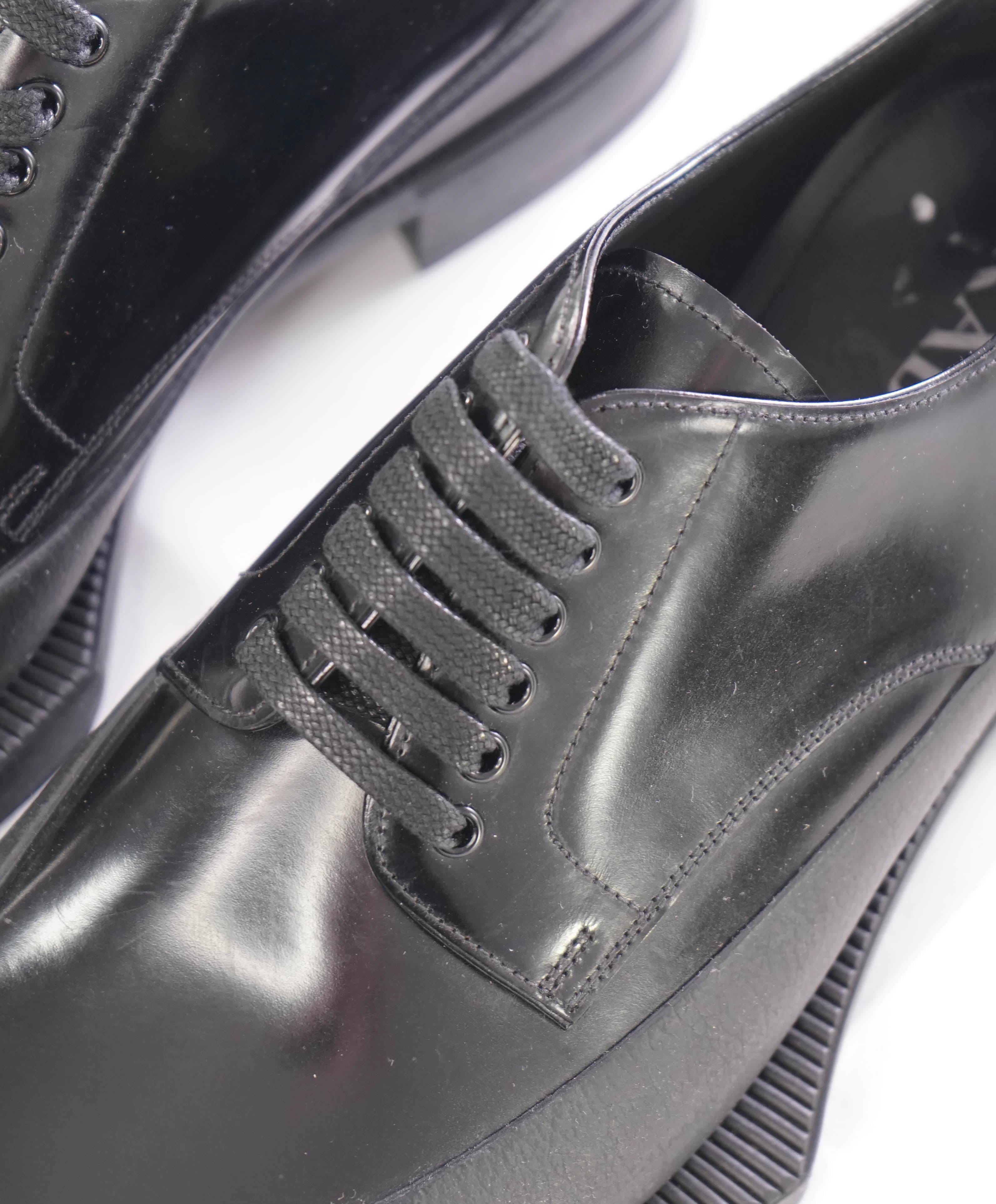 $1,320 PRADA - Black Leather Mixed-Media Lug Sole Oxfords - 9 US (8 Prada)