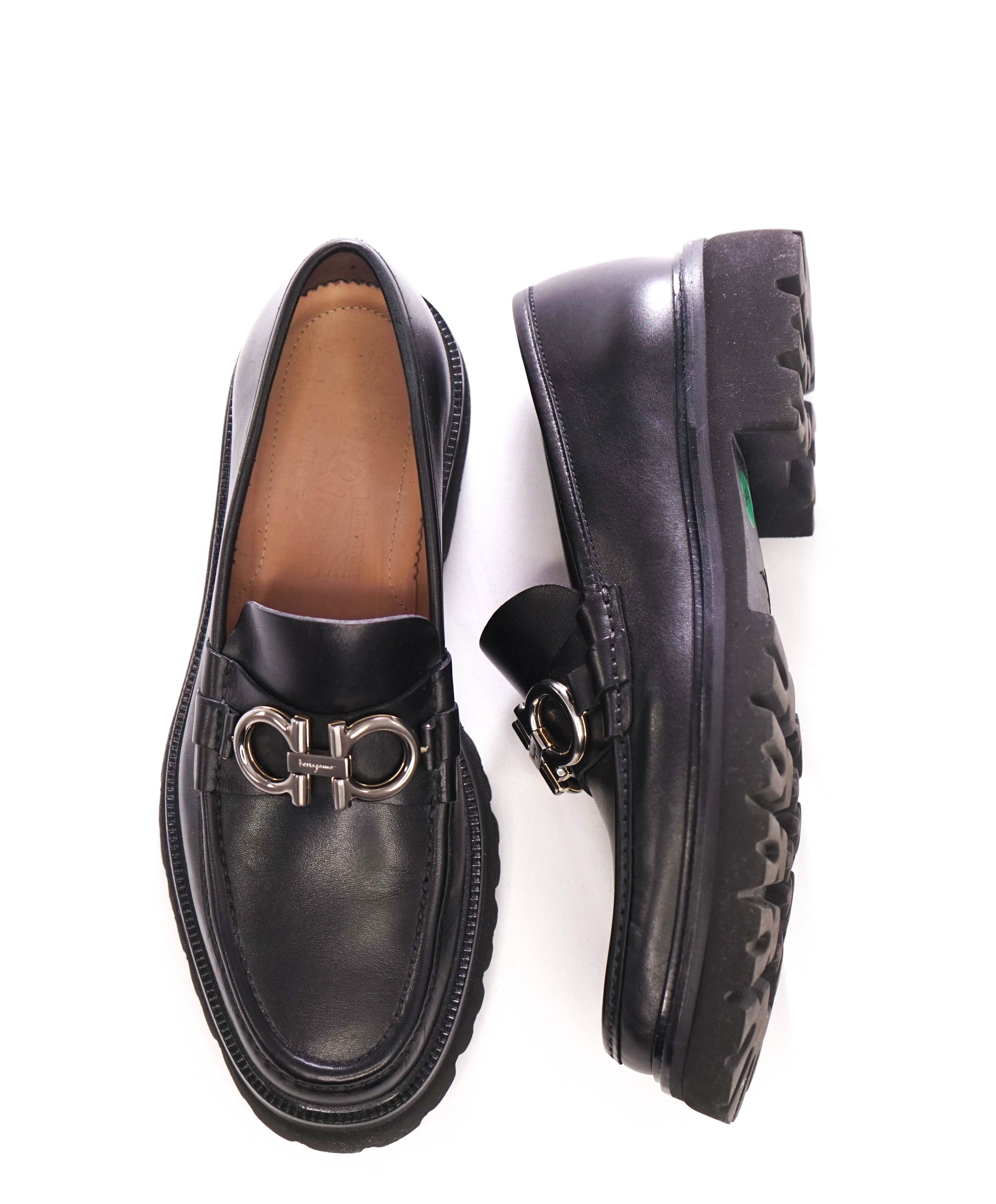 $930 SALVATORE FERRAGAMO - *BLEEKER* Black Solid Lug Sole Loafer - 7.5 E