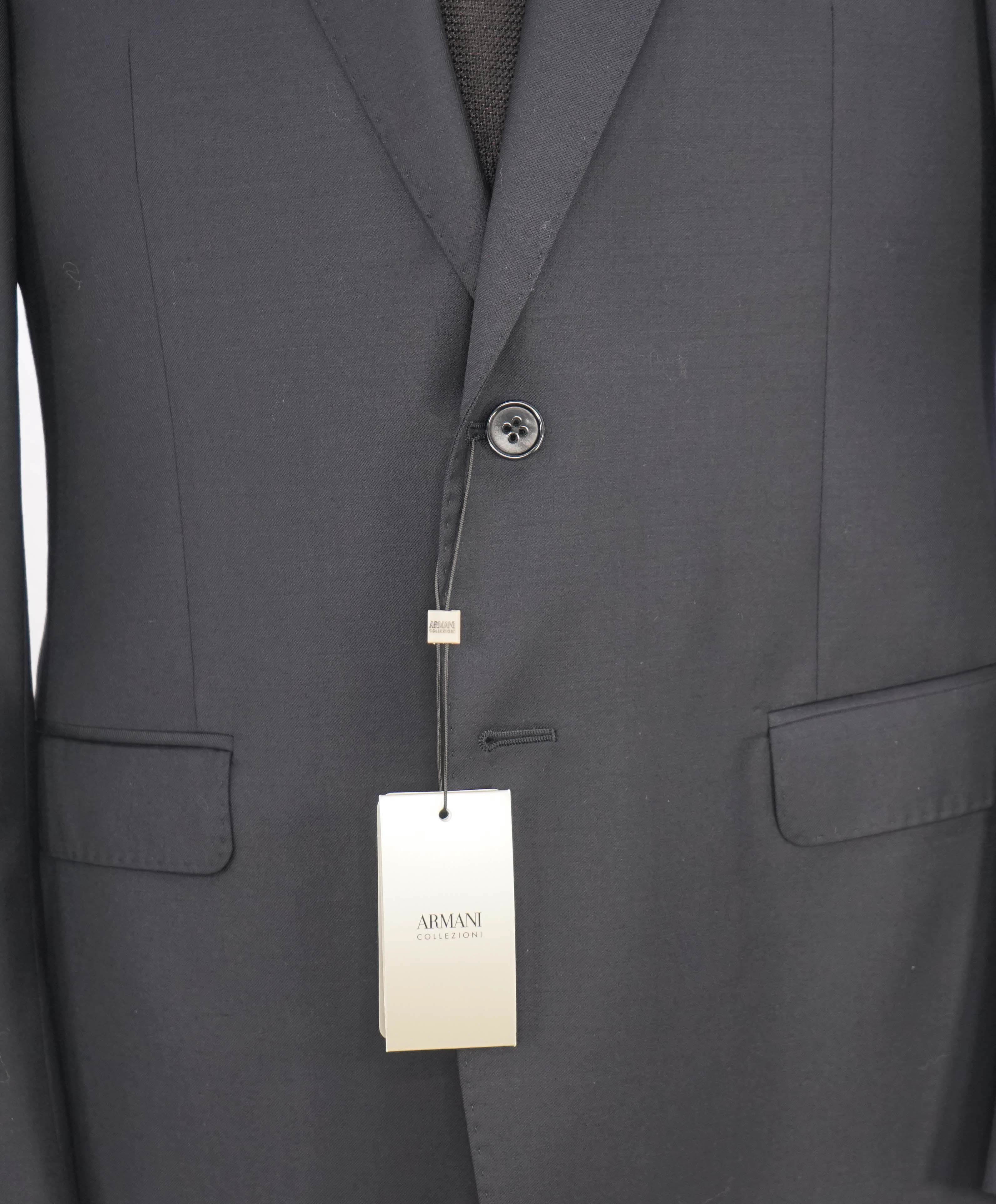 $1,895 ARMANI COLLEZIONI - "G Line" Modern Navy Notch Lapel Suit - 40R