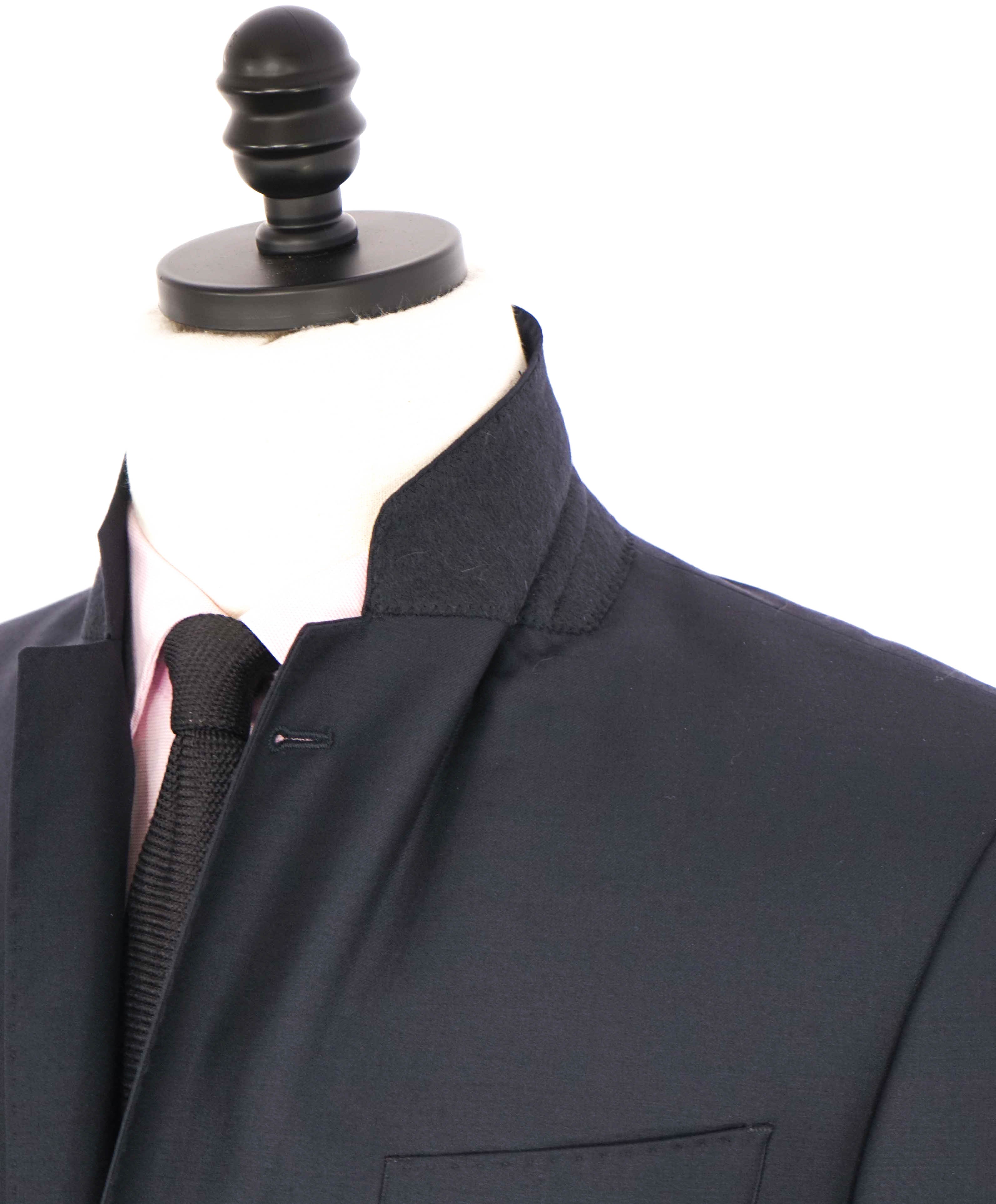 $1,895 ARMANI COLLEZIONI - "G Line" Modern Navy Notch Lapel Suit - 40R