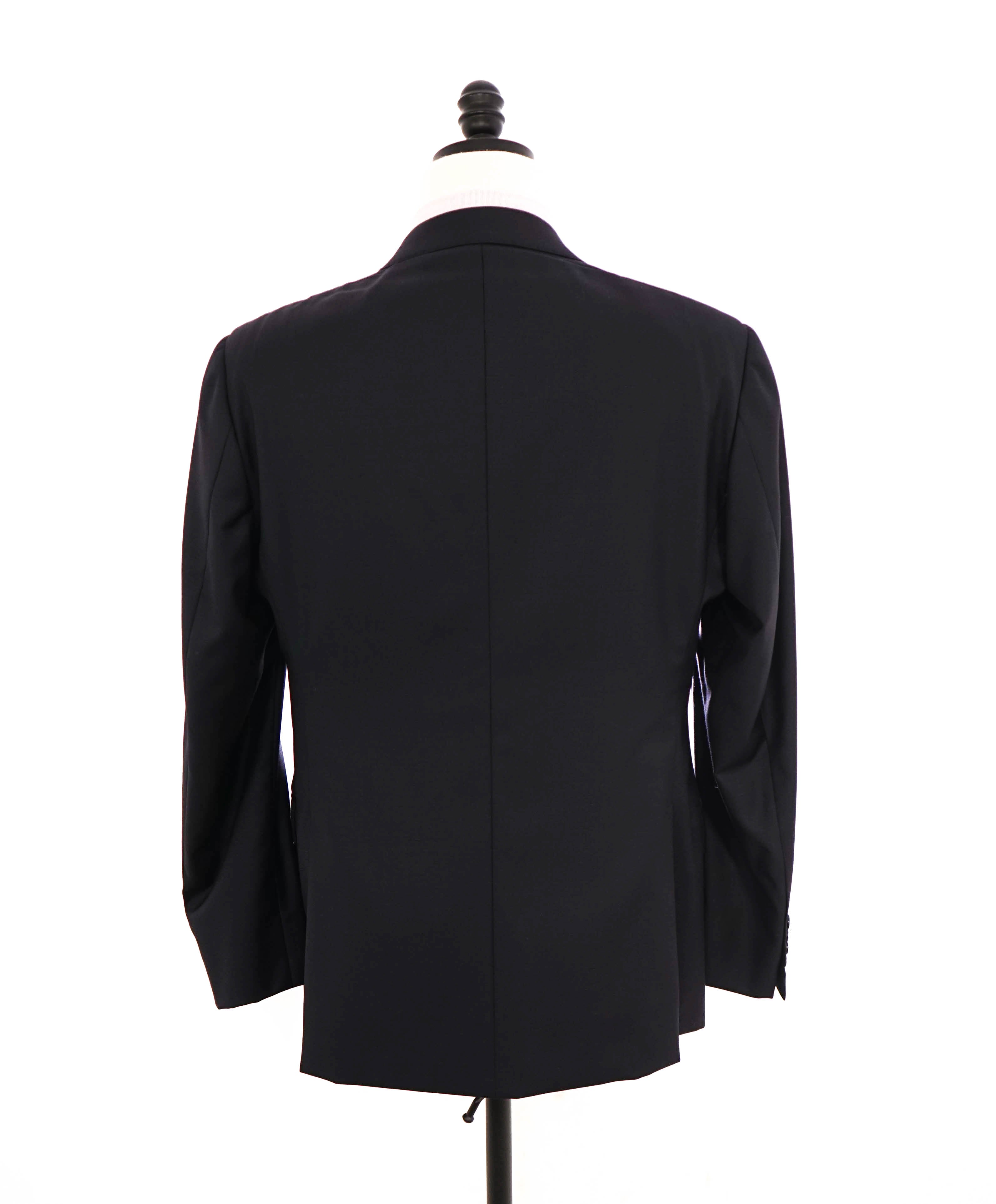 $1,895 ARMANI COLLEZIONI - "G Line" Modern Navy Notch Lapel Suit - 40R