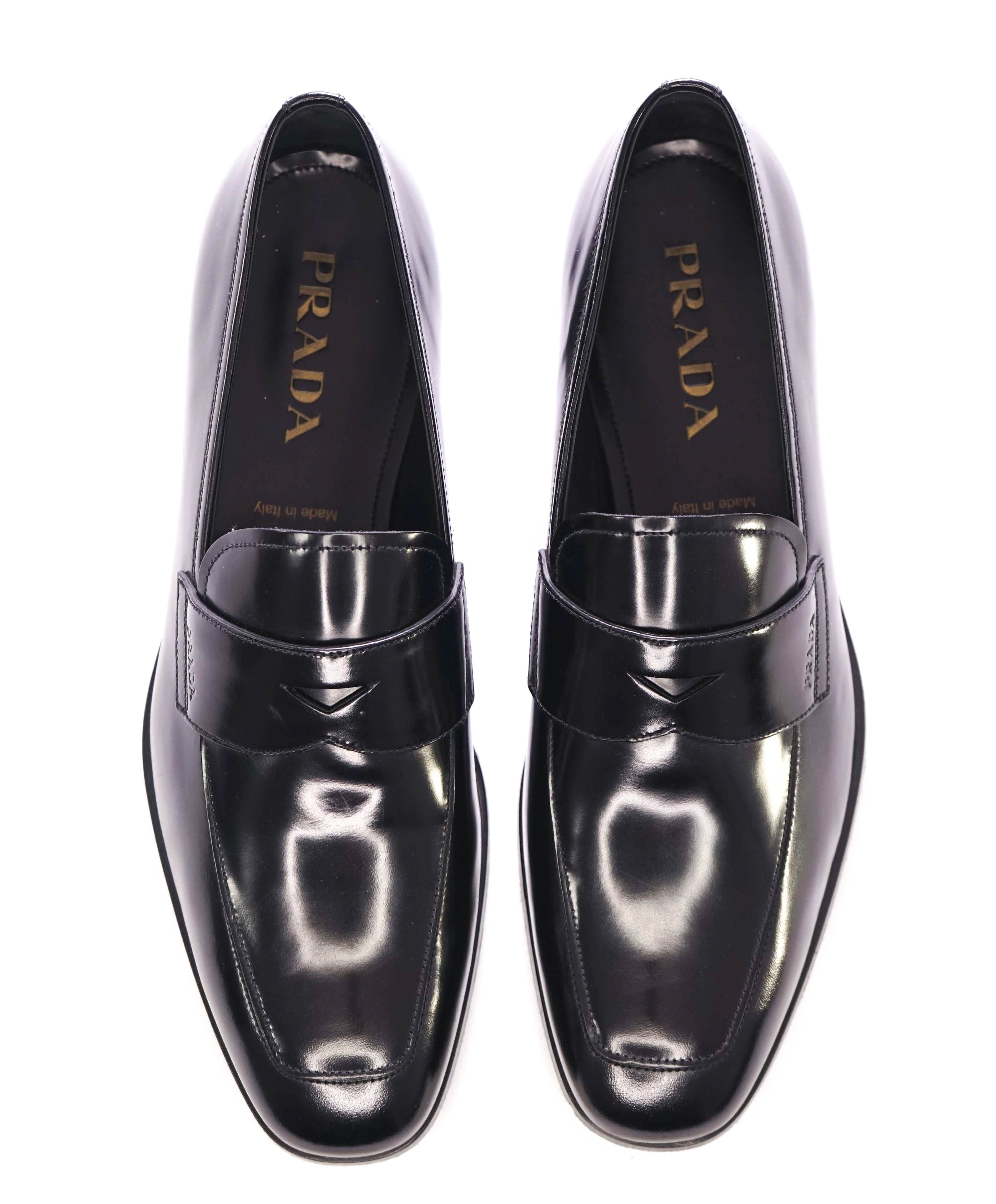 $950 PRADA - Black Leather LOGO Loafers - 9.5 US (8.5 Prada)