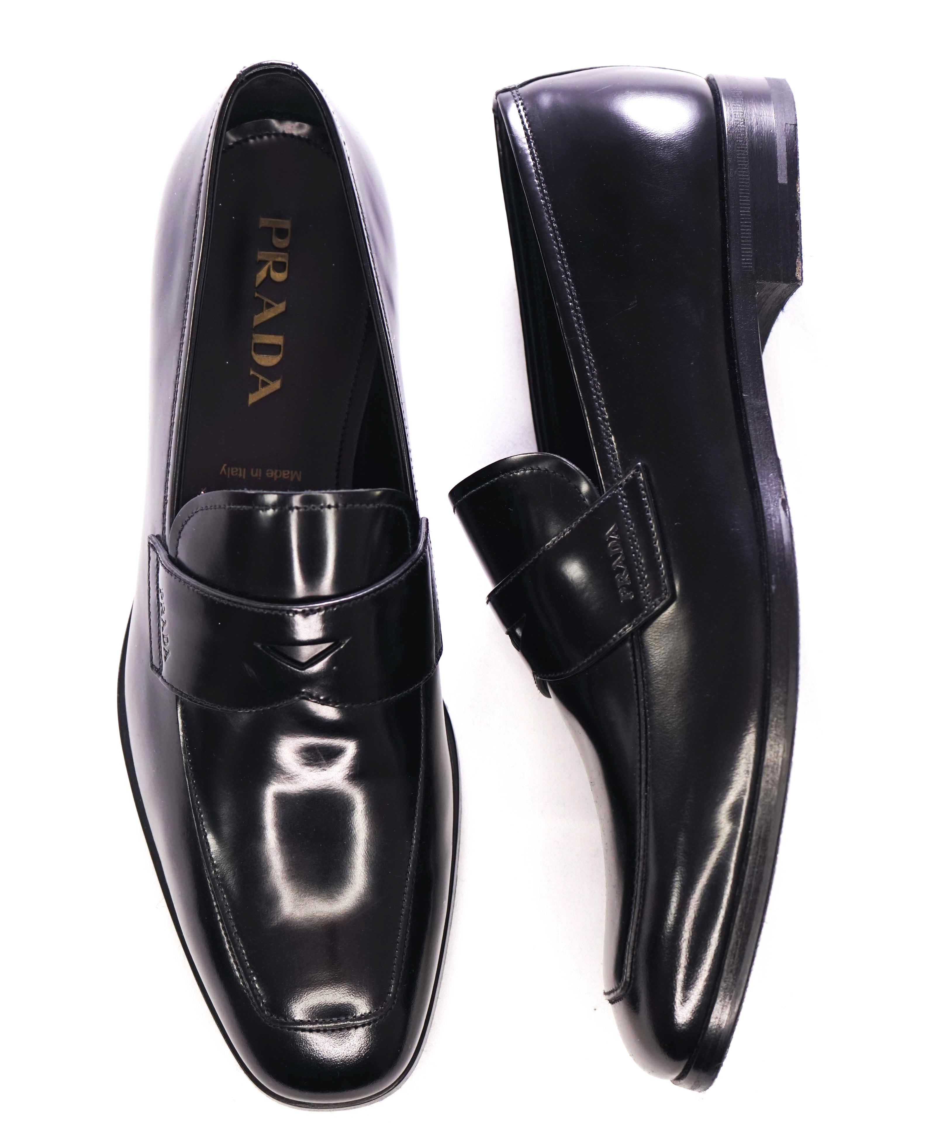 $950 PRADA - Black Leather LOGO Loafers - 9.5 US (8.5 Prada)