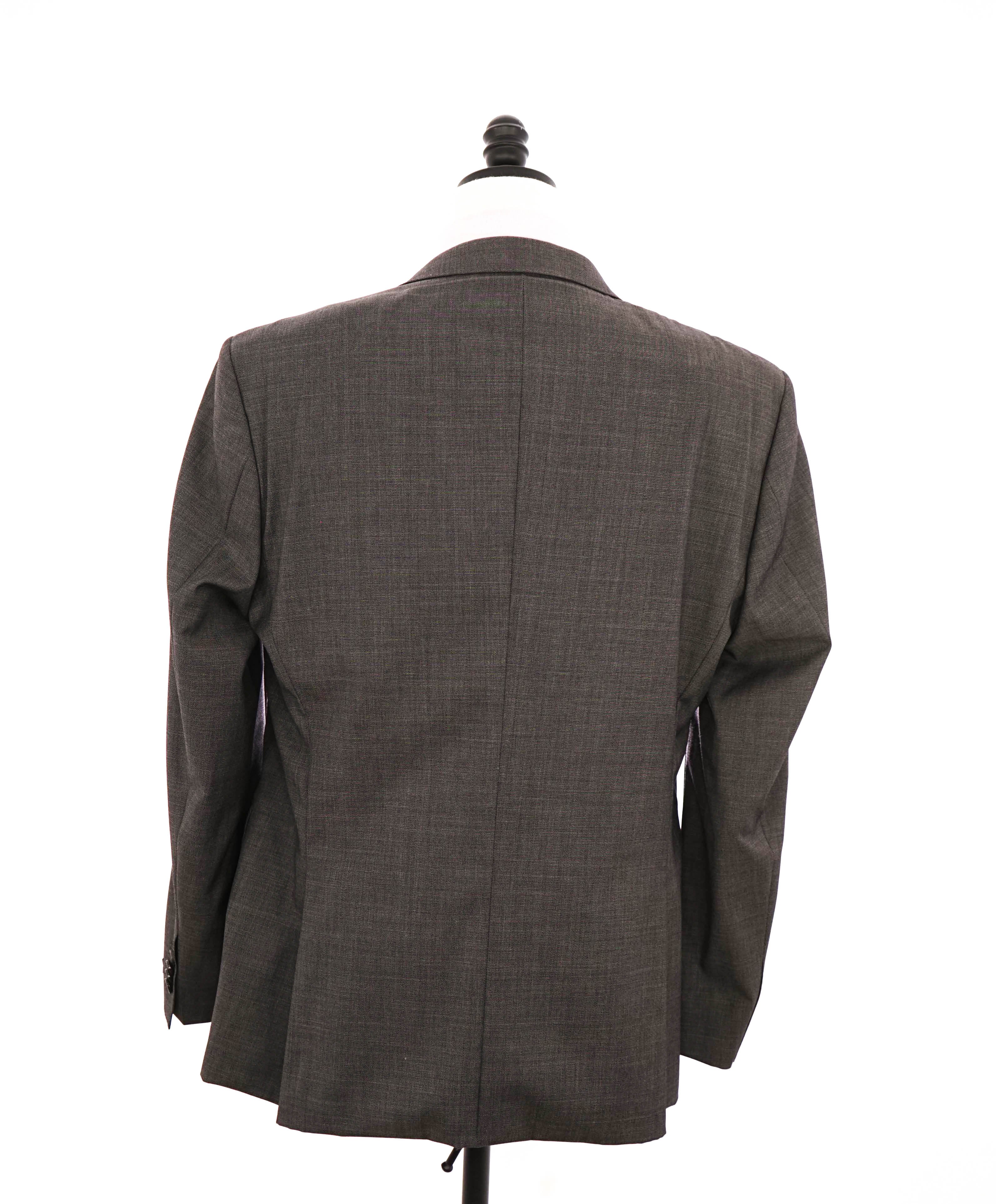 HUGO BOSS - Gray Textured ”Travel / Crease Resist" Suit W Horn Buttons - 42S