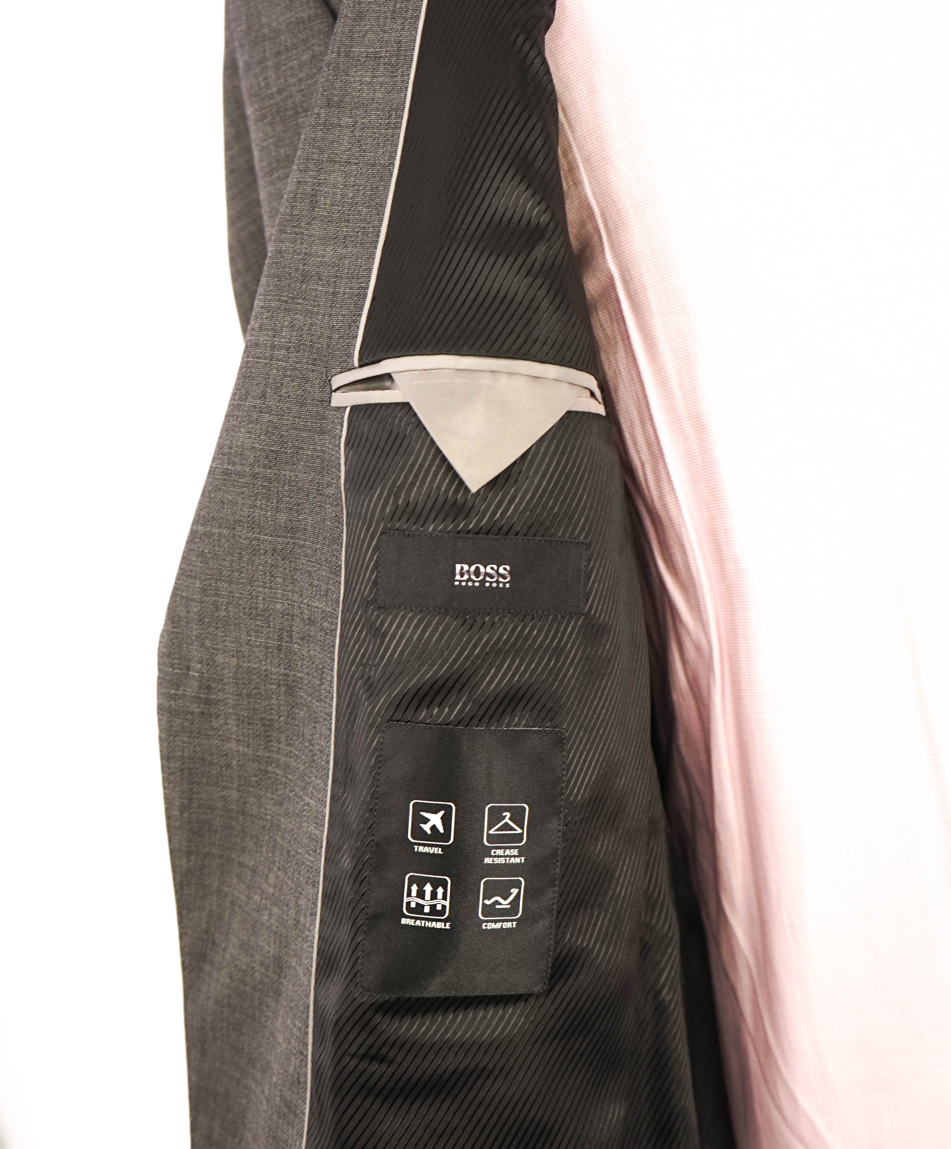 HUGO BOSS - Gray Textured ”Travel / Crease Resist" Suit W Horn Buttons - 42S