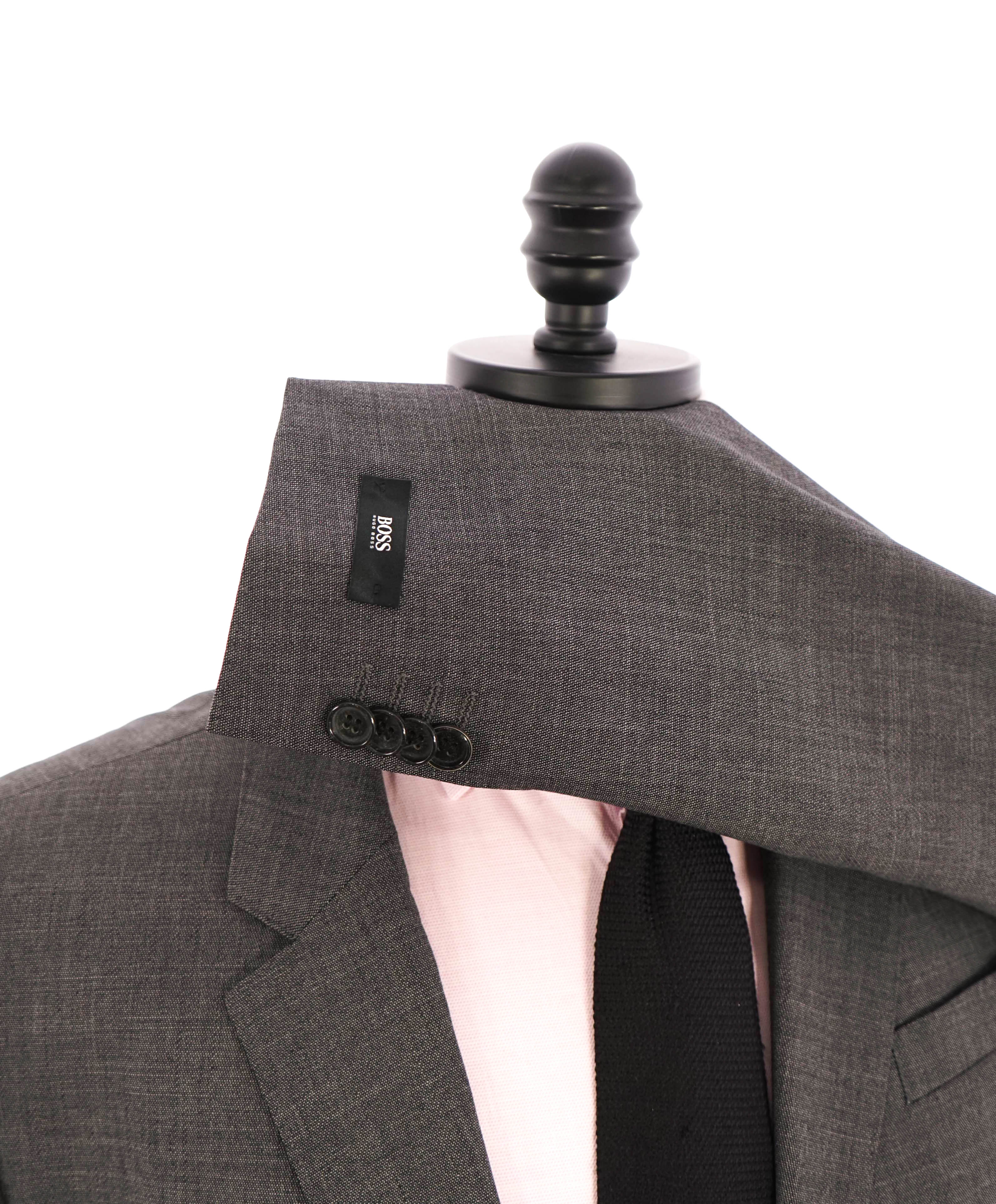 HUGO BOSS - Gray Textured ”Travel / Crease Resist" Suit W Horn Buttons - 42S