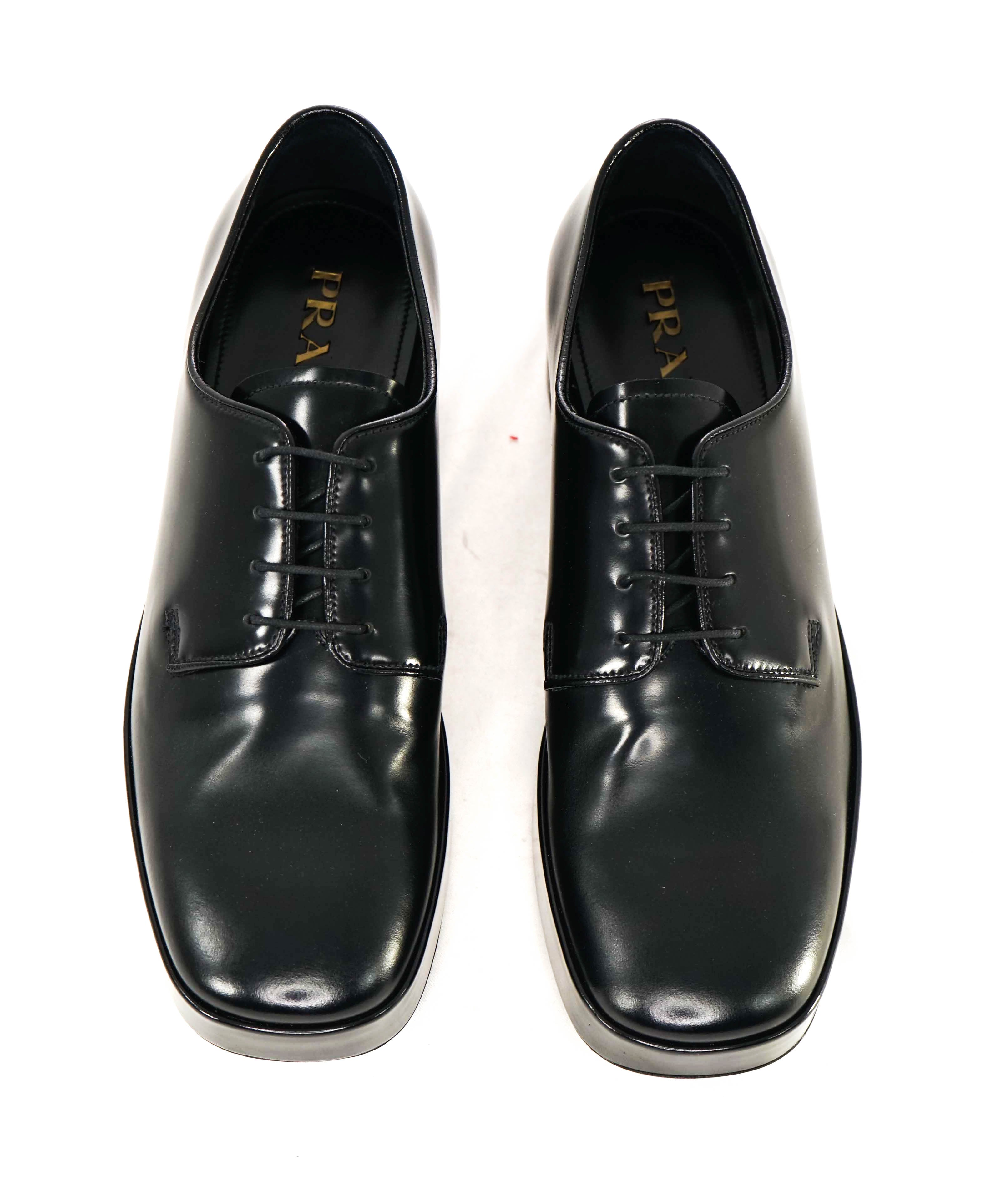 $1,170 PRADA - Black Brushed Leather PLATFORM Oxfords - 9 US (8 Prada)