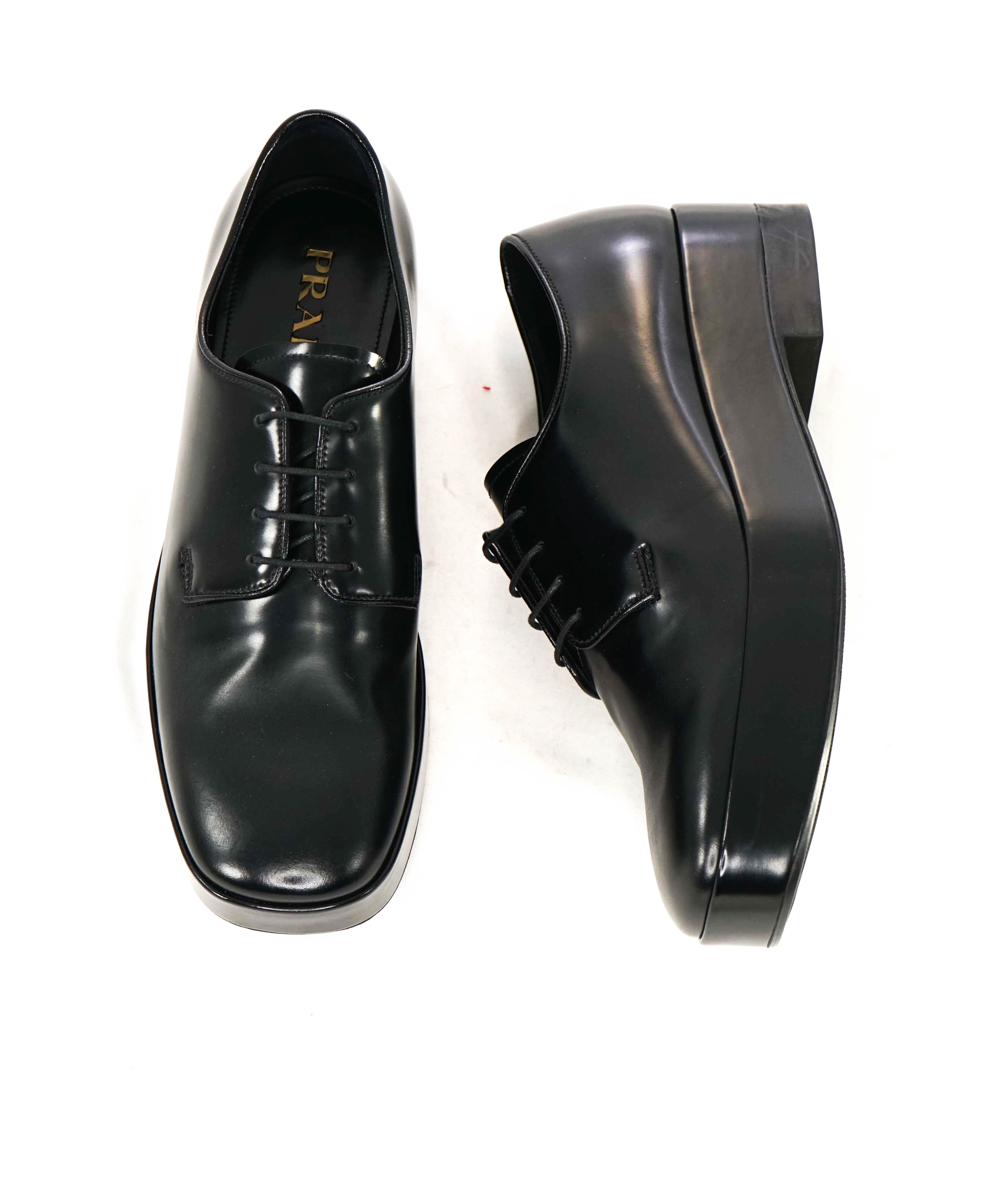 $1,170 PRADA - Black Brushed Leather PLATFORM Oxfords - 9 US (8 Prada)