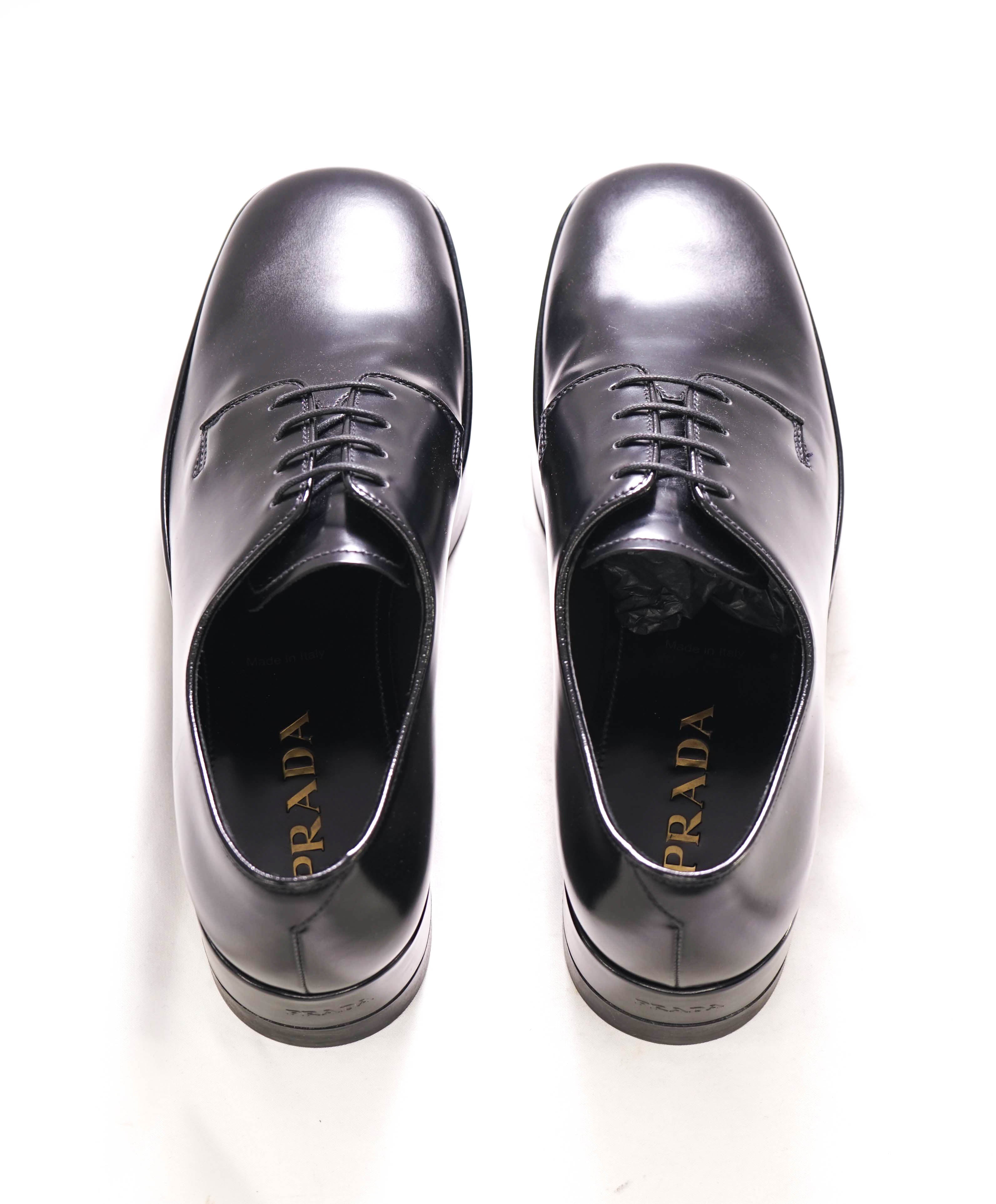 $1,170 PRADA - Black Brushed Leather PLATFORM Oxfords - 9 US (8 Prada)