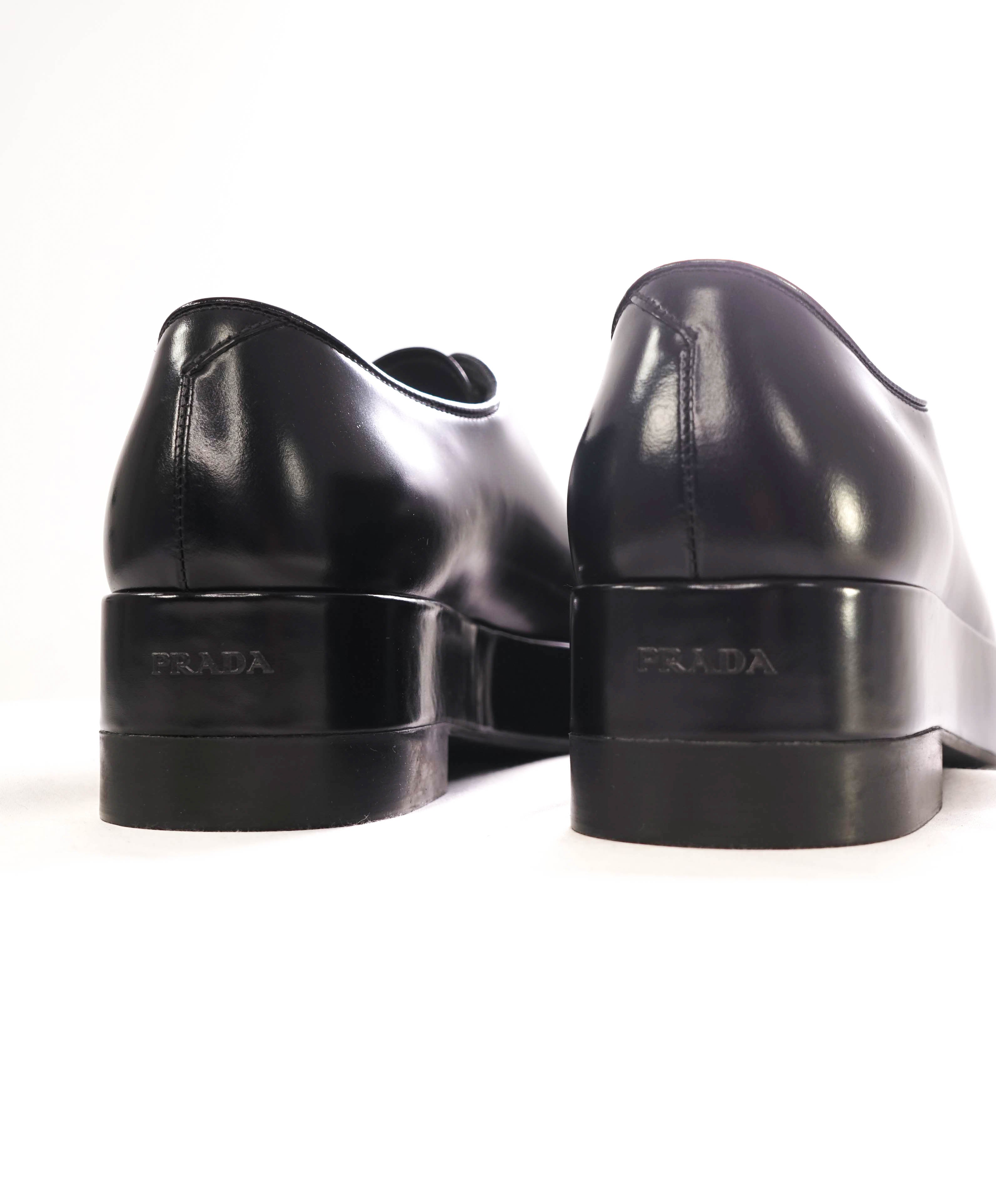 $1,170 PRADA - Black Brushed Leather PLATFORM Oxfords - 9 US (8 Prada)