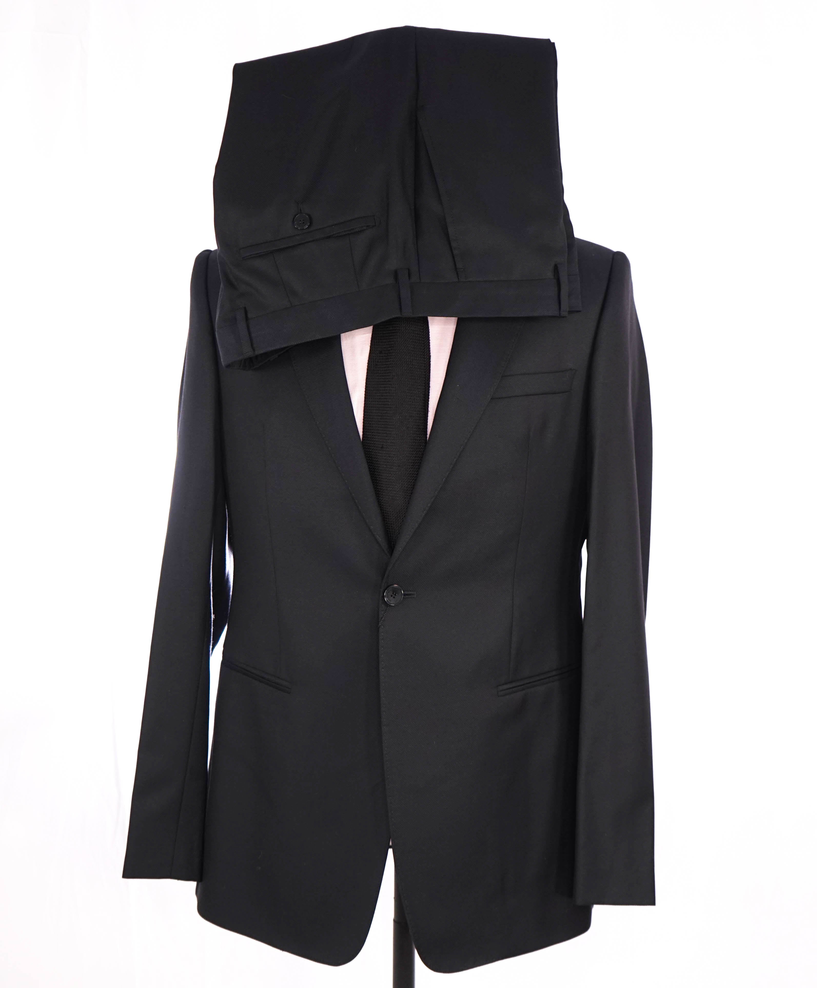 $1,995 EMPORIO ARMANI - 1-Btn "SUPREME" Super 130's  “G LINE” Black Suit - 40R