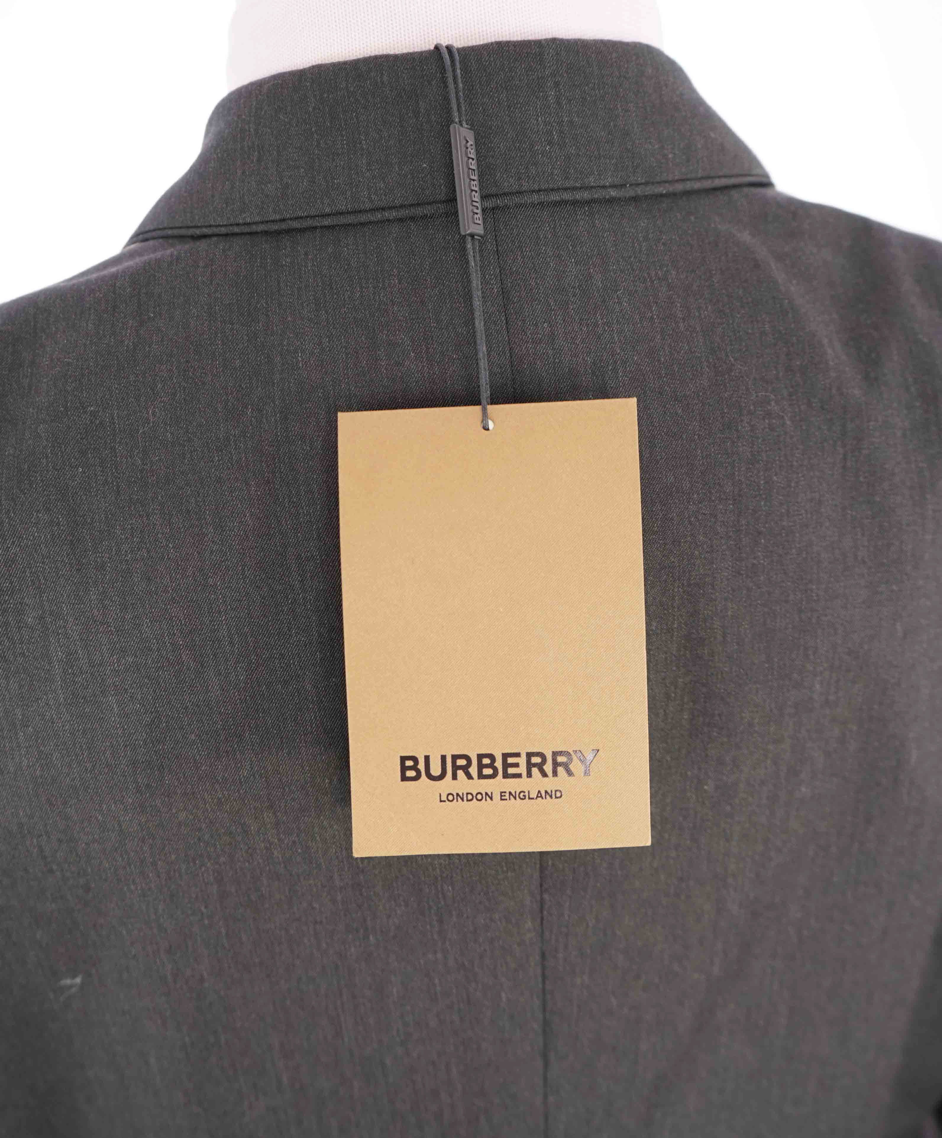 $2,050 BURBERRY - COLOR BLOCK Logo Gray/Black SLIM Blazer - 48R