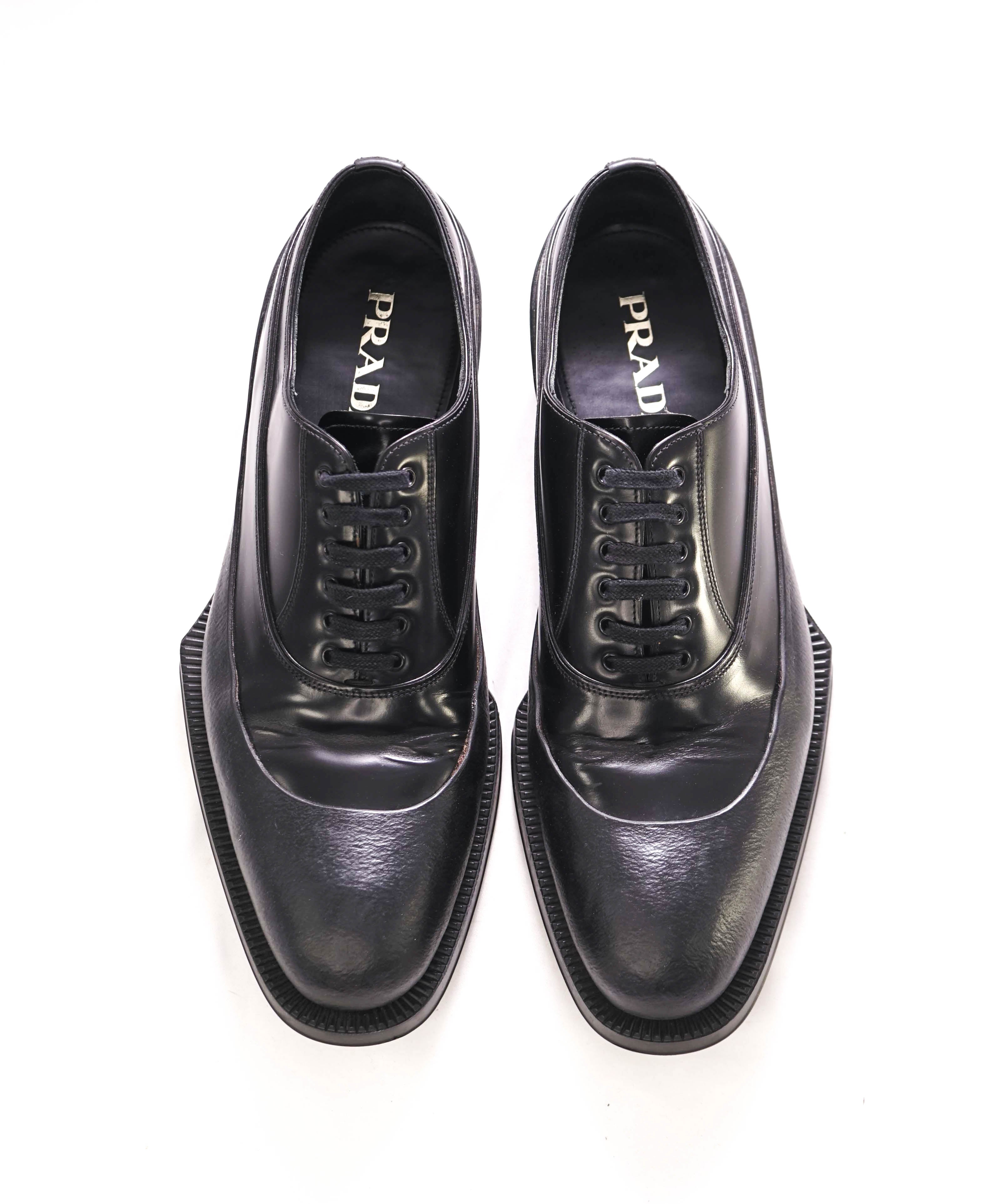 $1,320 PRADA - Black Leather Brogue Mixed-Media Lug Sole Oxfords - 10.5 US (9.5 Prada)