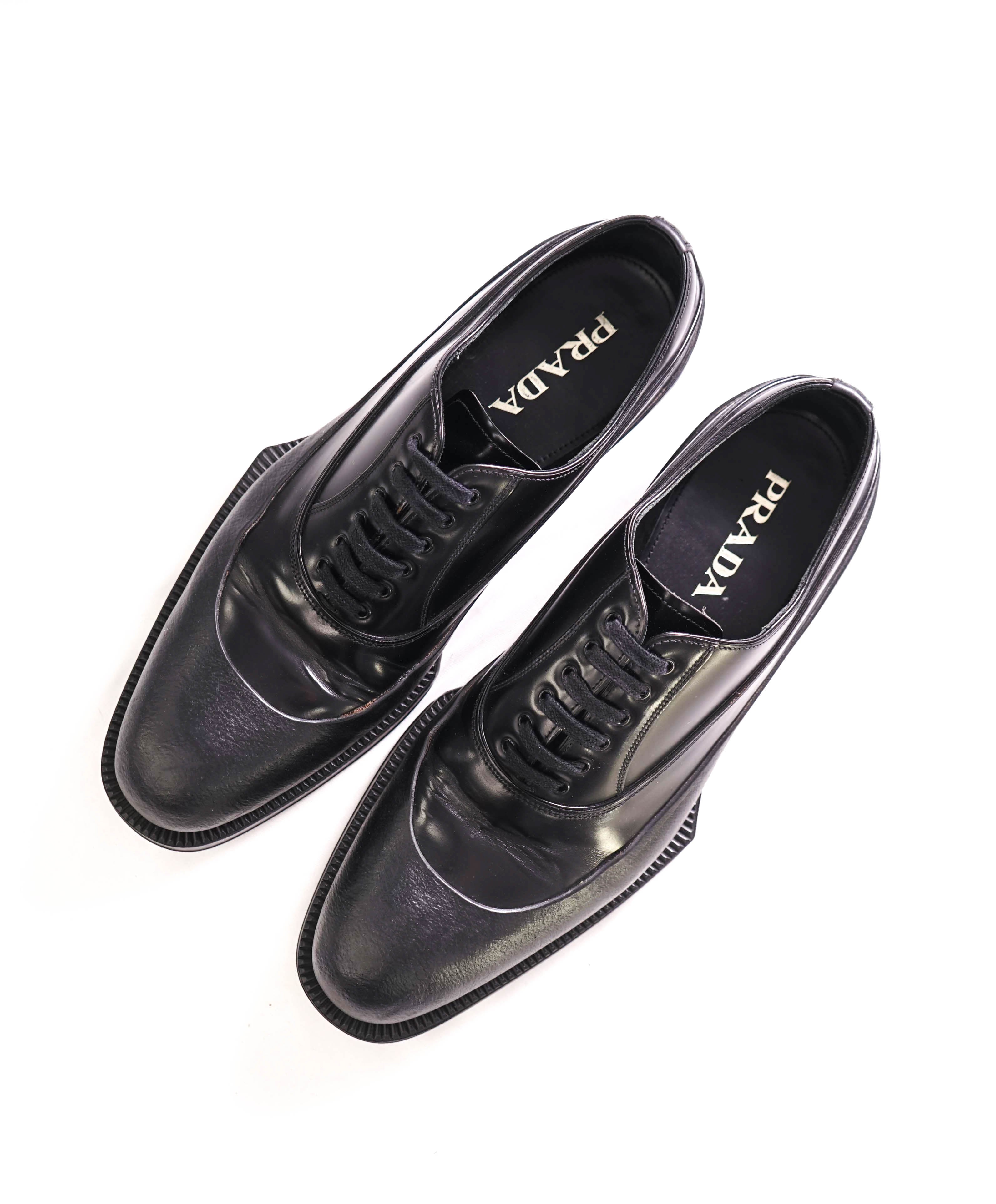 $1,320 PRADA - Black Leather Brogue Mixed-Media Lug Sole Oxfords - 10.5 US (9.5 Prada)