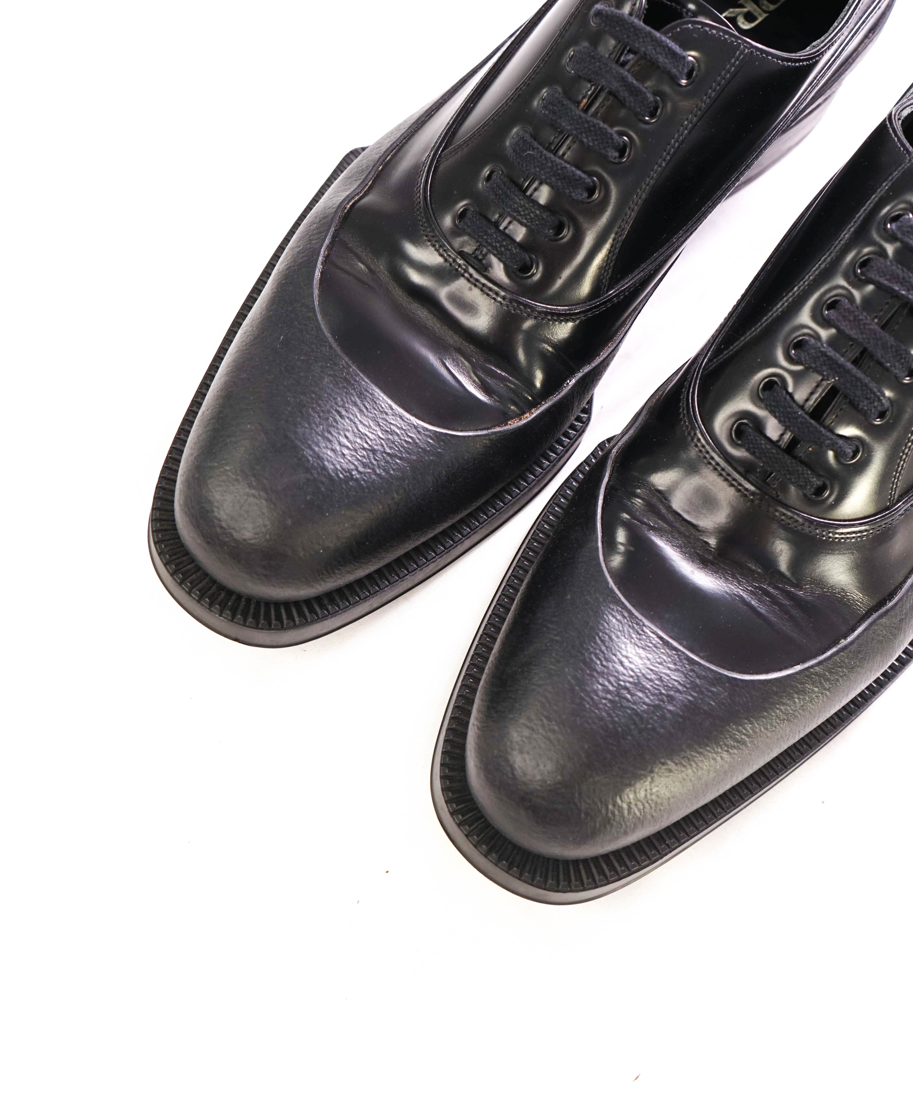 $1,320 PRADA - Black Leather Brogue Mixed-Media Lug Sole Oxfords - 10.5 US (9.5 Prada)