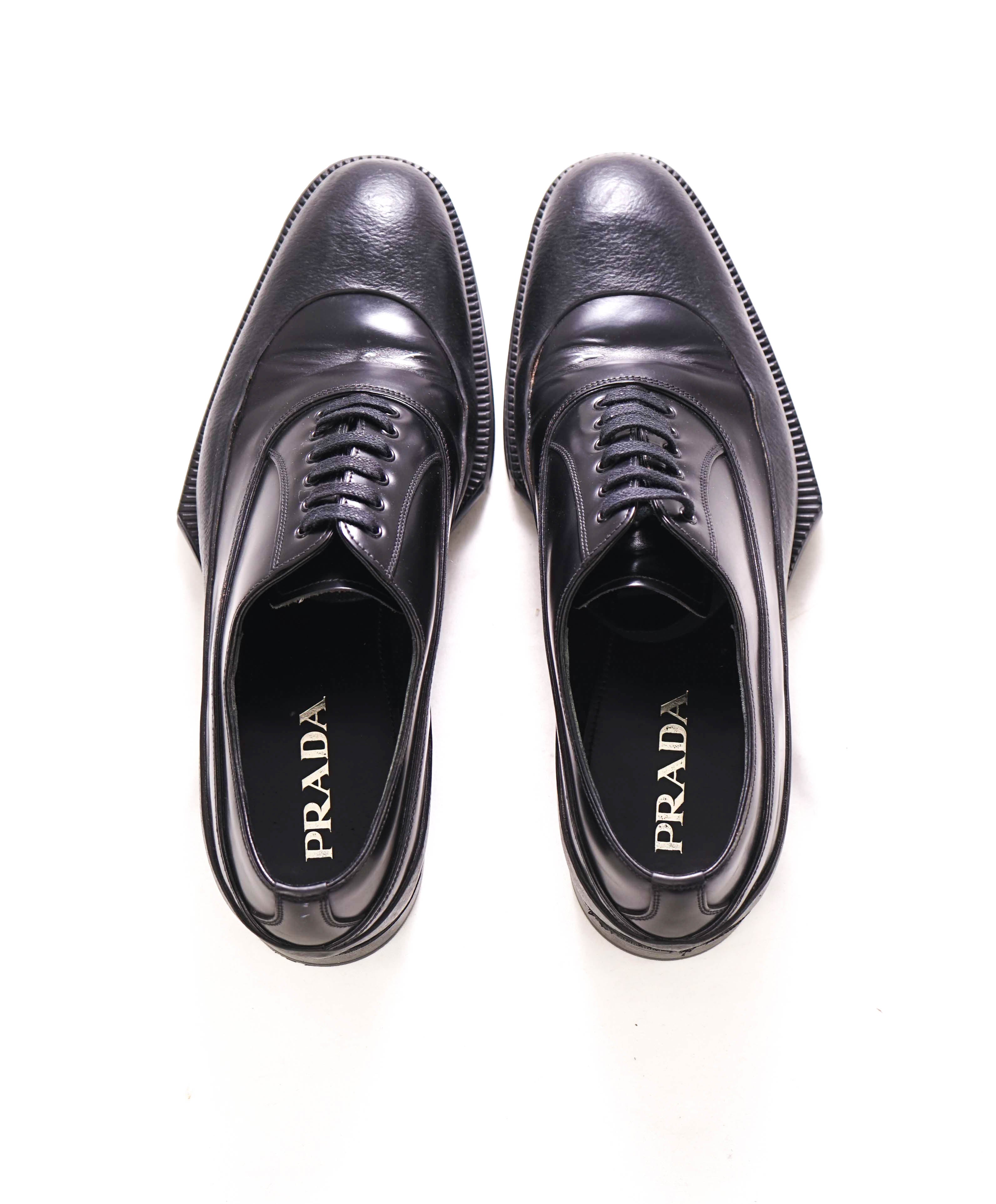 $1,320 PRADA - Black Leather Brogue Mixed-Media Lug Sole Oxfords - 10.5 US (9.5 Prada)