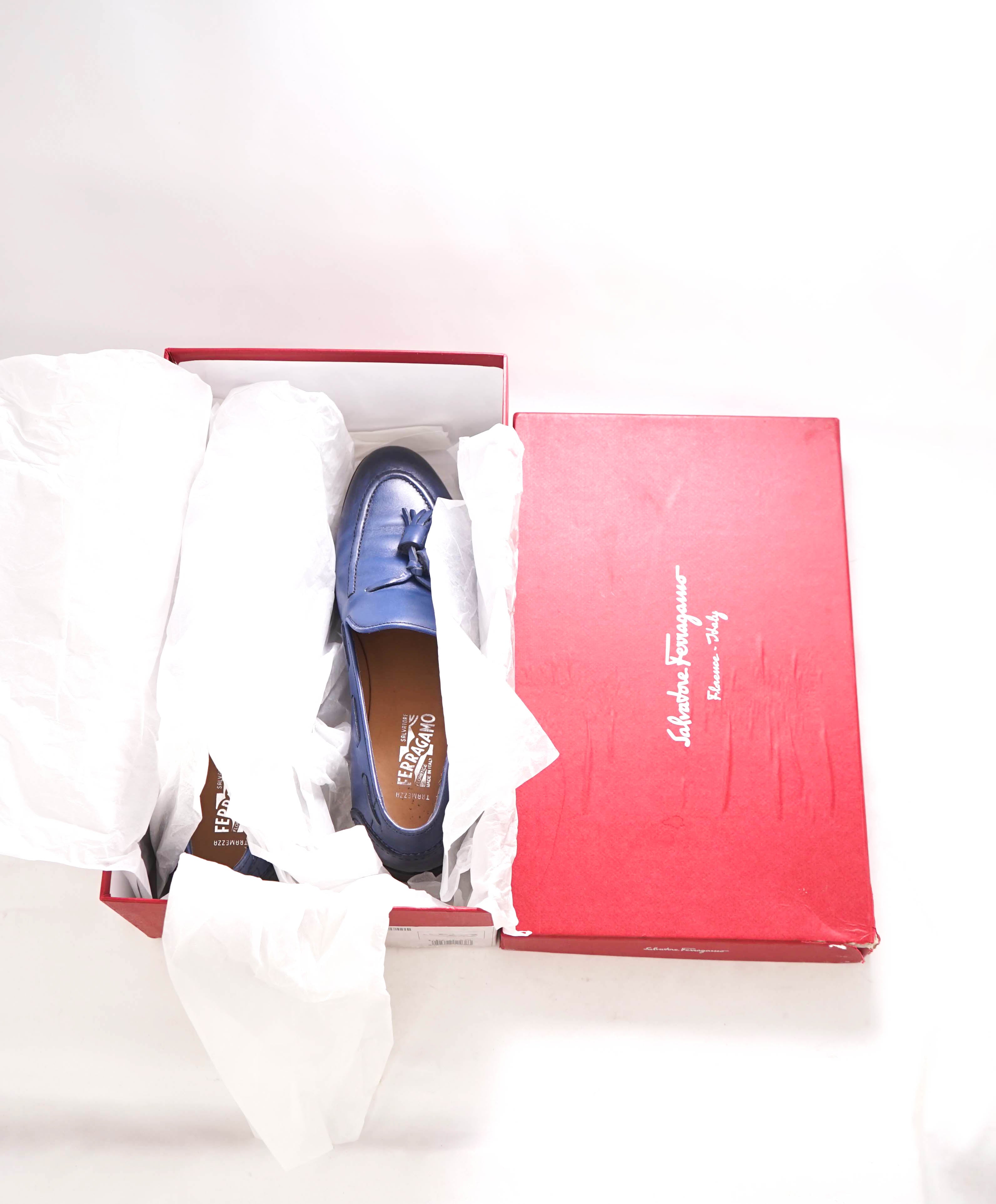 $1,250 SALVATORE FERRAGAMO - "TRAMEZZA MARIO" Tassle Baby Blue Leather Loafer - 8 D U