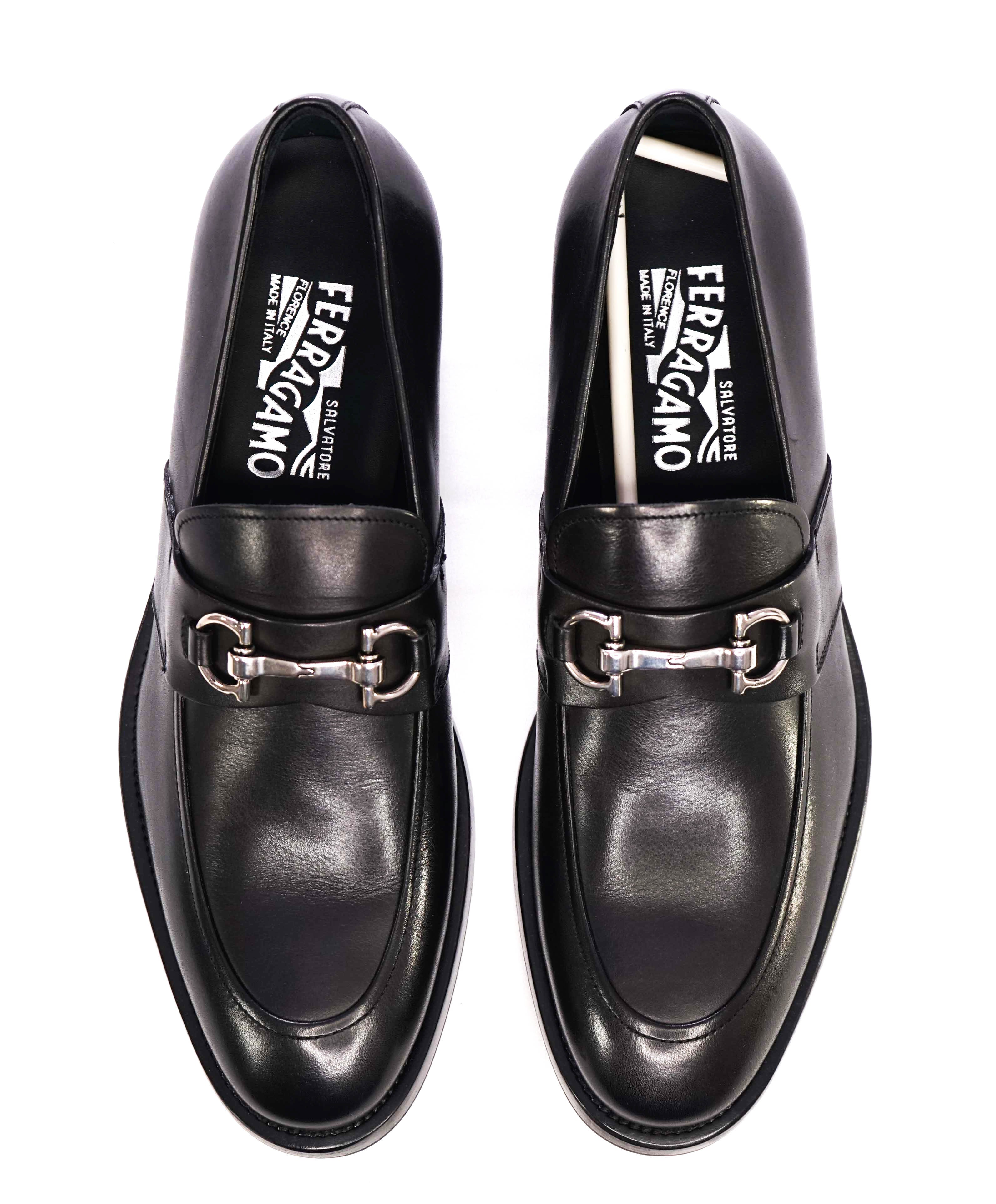 $850 SALVATORE FERRAGAMO -"Siracusa 2" Black Gancini Leather Loafers - 8.5 D