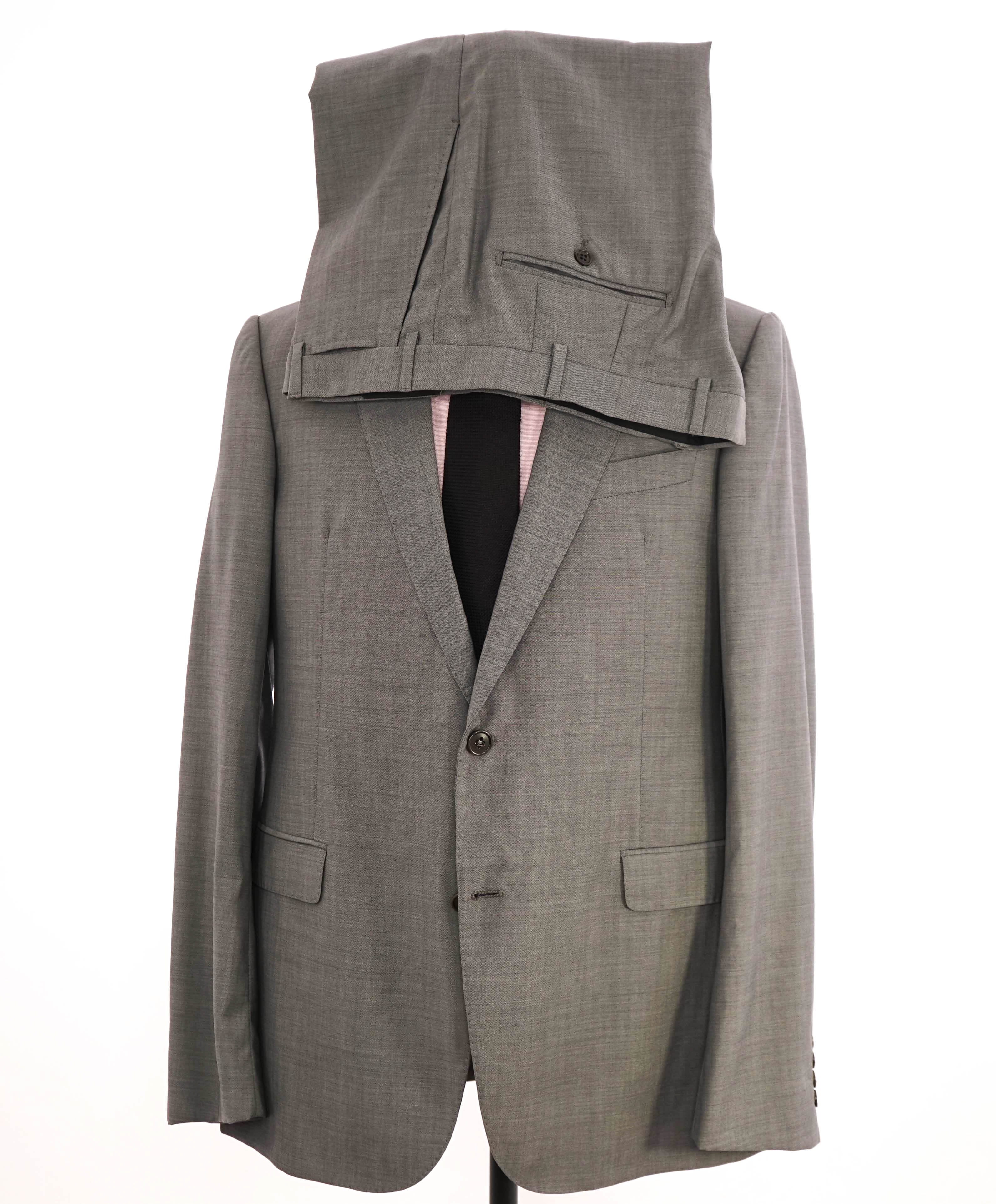 $1,895 ARMANI COLLEZIONI - "M Line" Slim Modern Gray Peak Lapel Suit - 44L