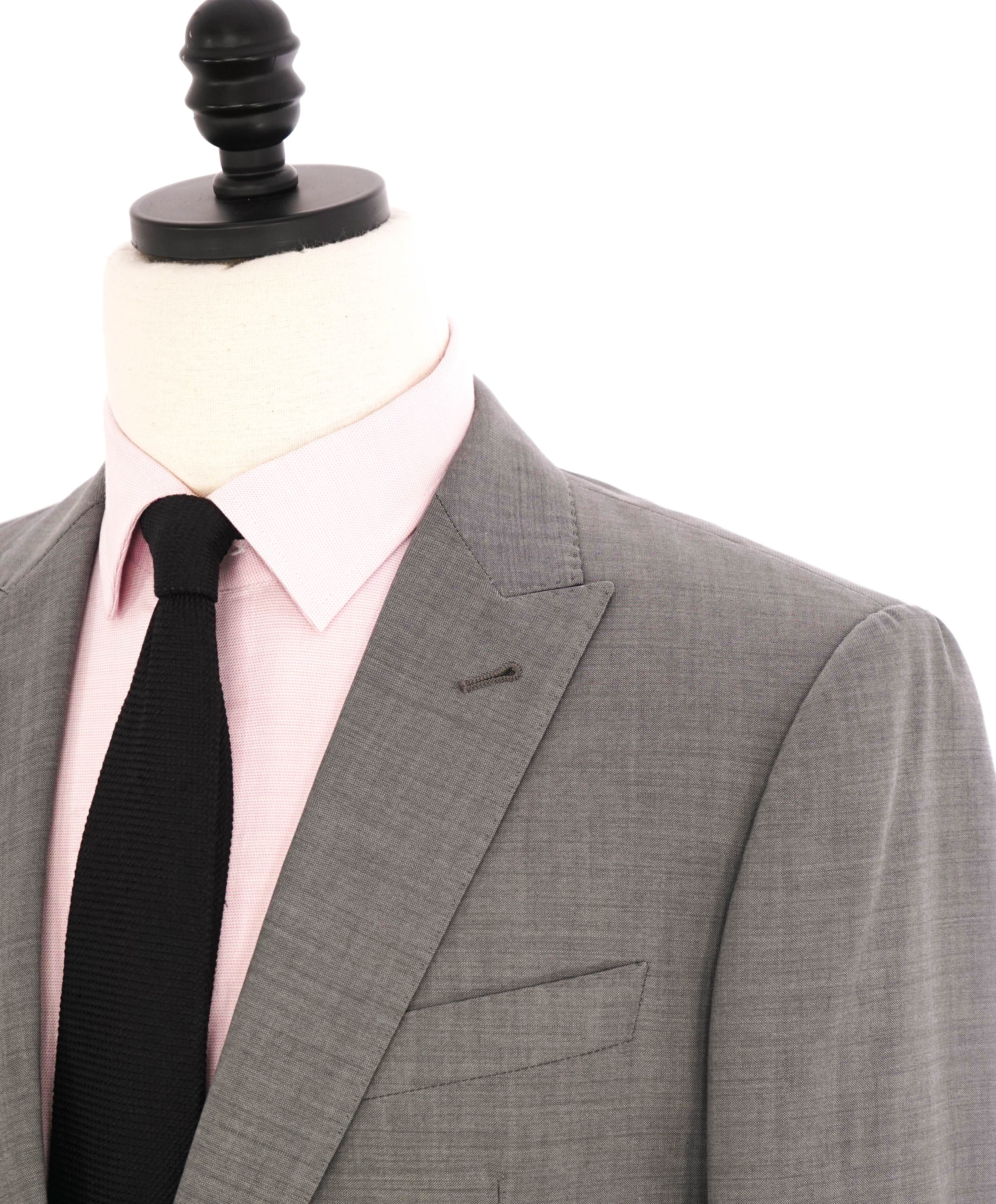 $1,895 ARMANI COLLEZIONI - "M Line" Slim Modern Gray Peak Lapel Suit - 44L