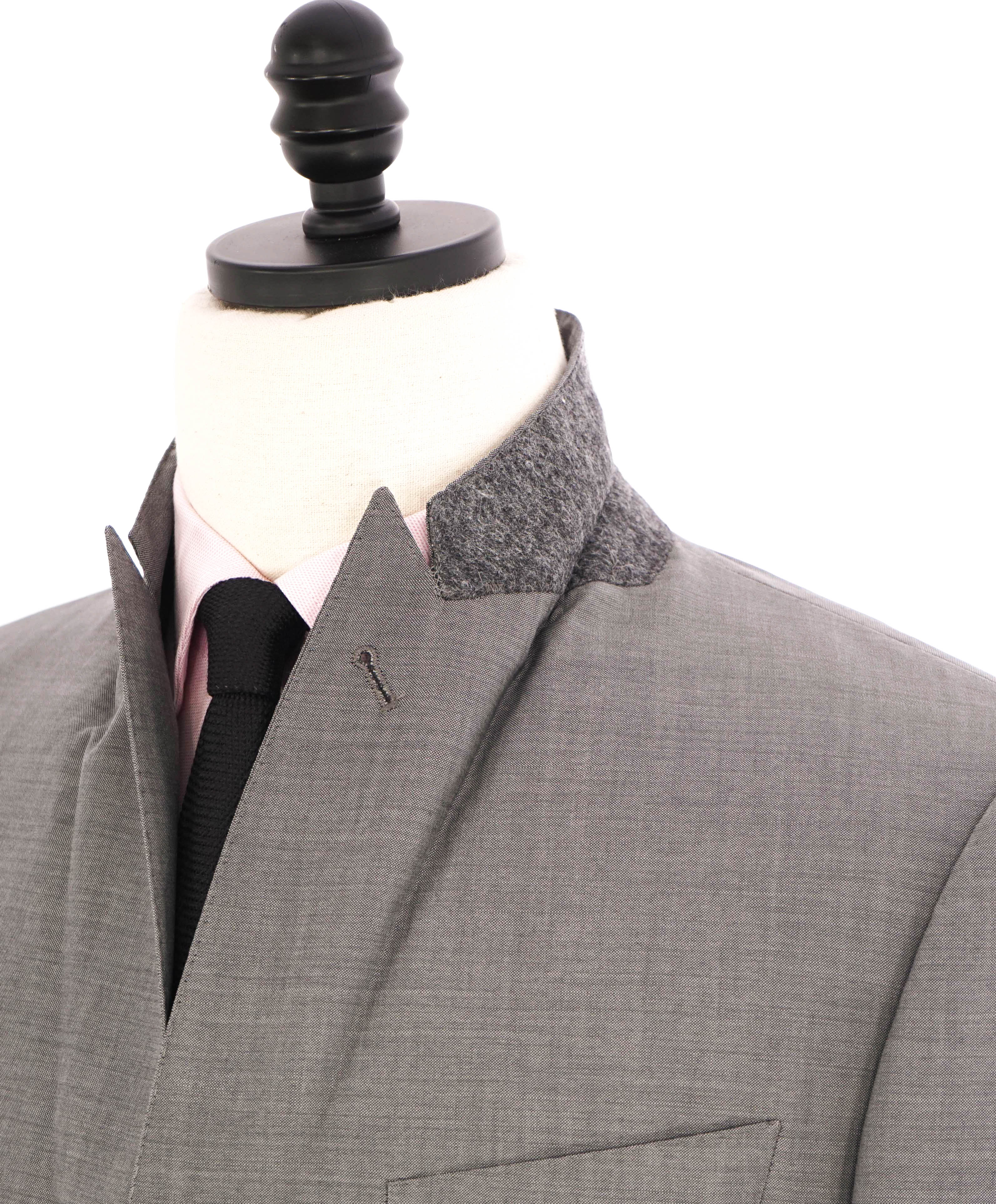 $1,895 ARMANI COLLEZIONI - "M Line" Slim Modern Gray Peak Lapel Suit - 44L