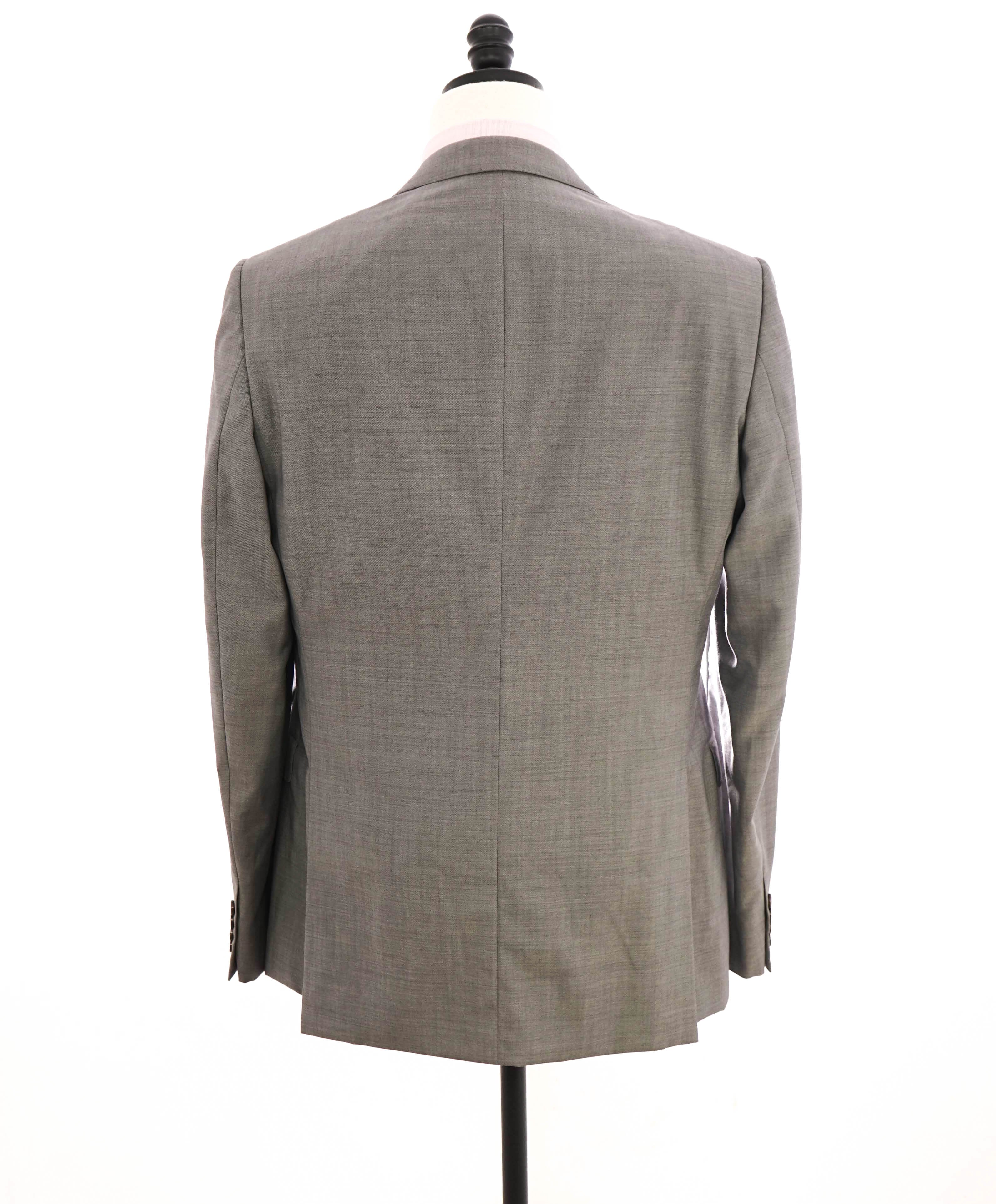 $1,895 ARMANI COLLEZIONI - "M Line" Slim Modern Gray Peak Lapel Suit - 44L