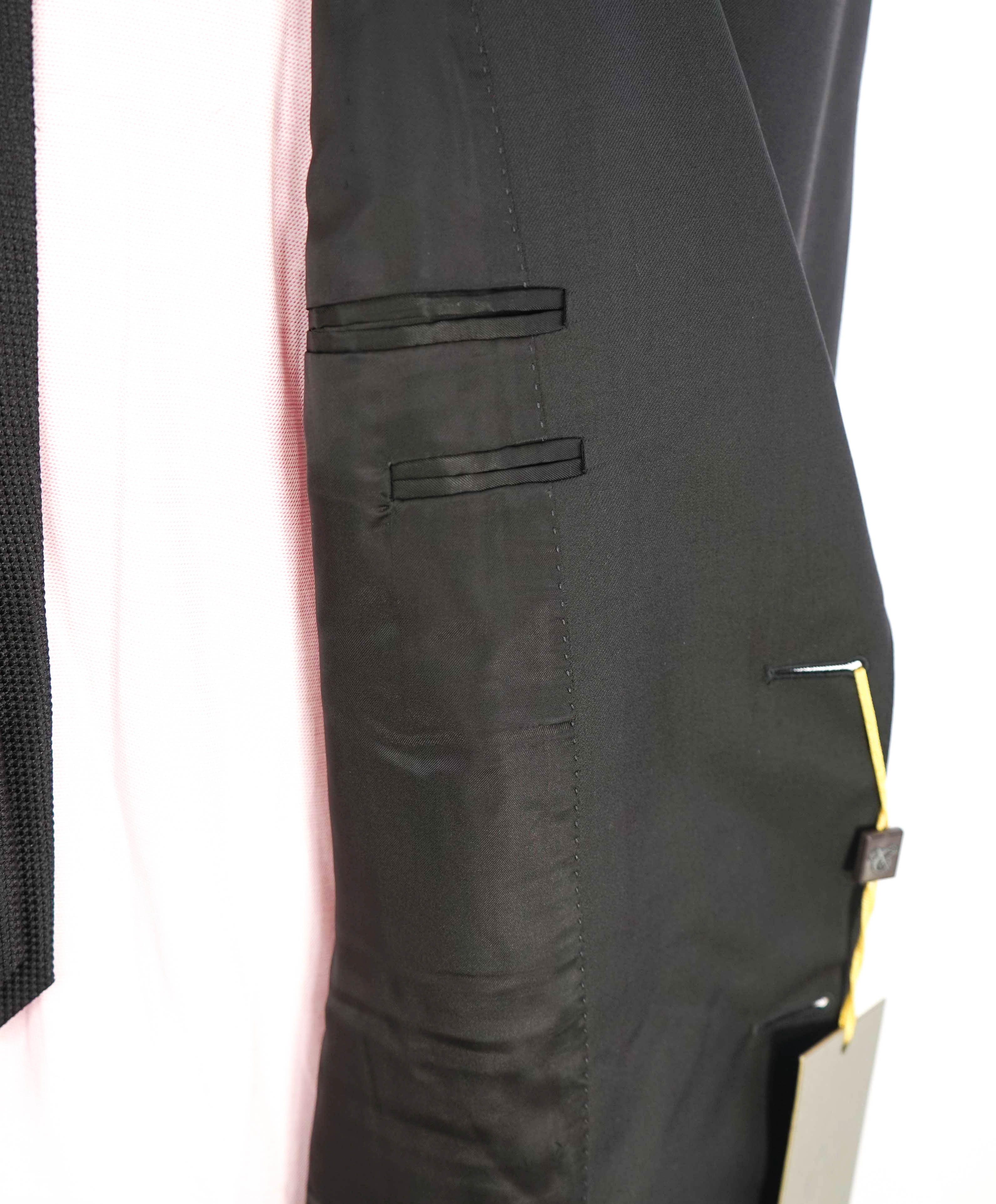 $2,195 CANALI - *CLOSET STAPLE* Black 2-Piece Suit - 48L 42W