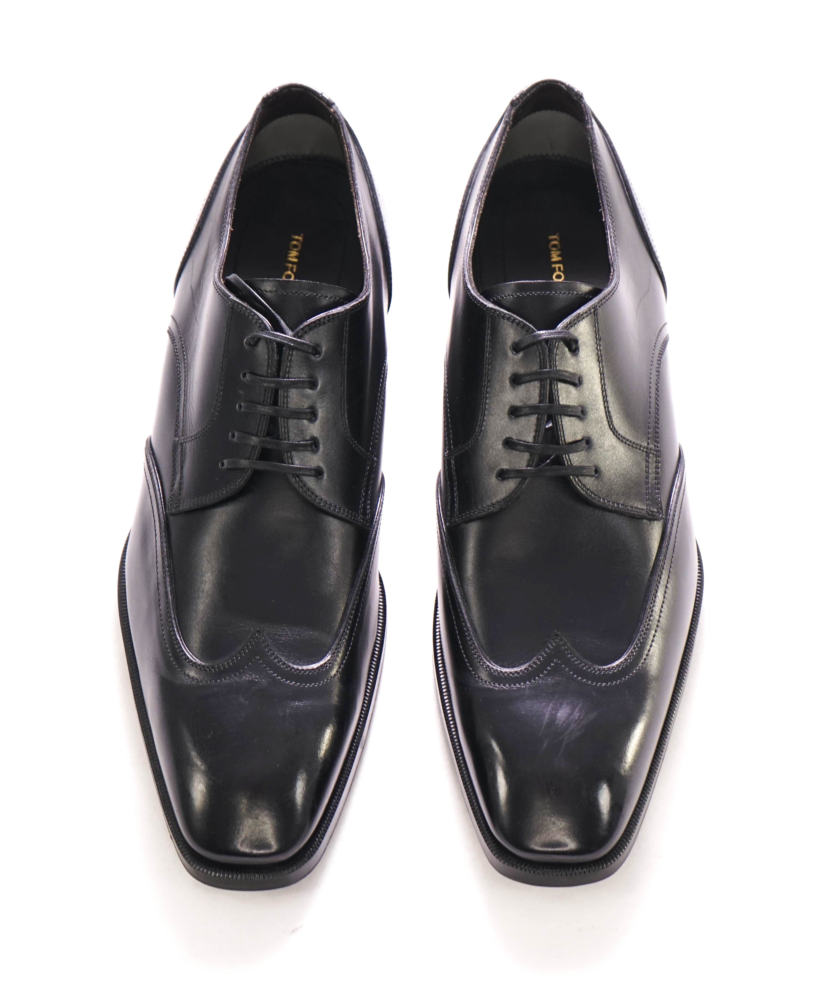 $1,890 TOM FORD - Black Wingtip Leather Oxfords - 9 US (8.5 Stamped on shoe)