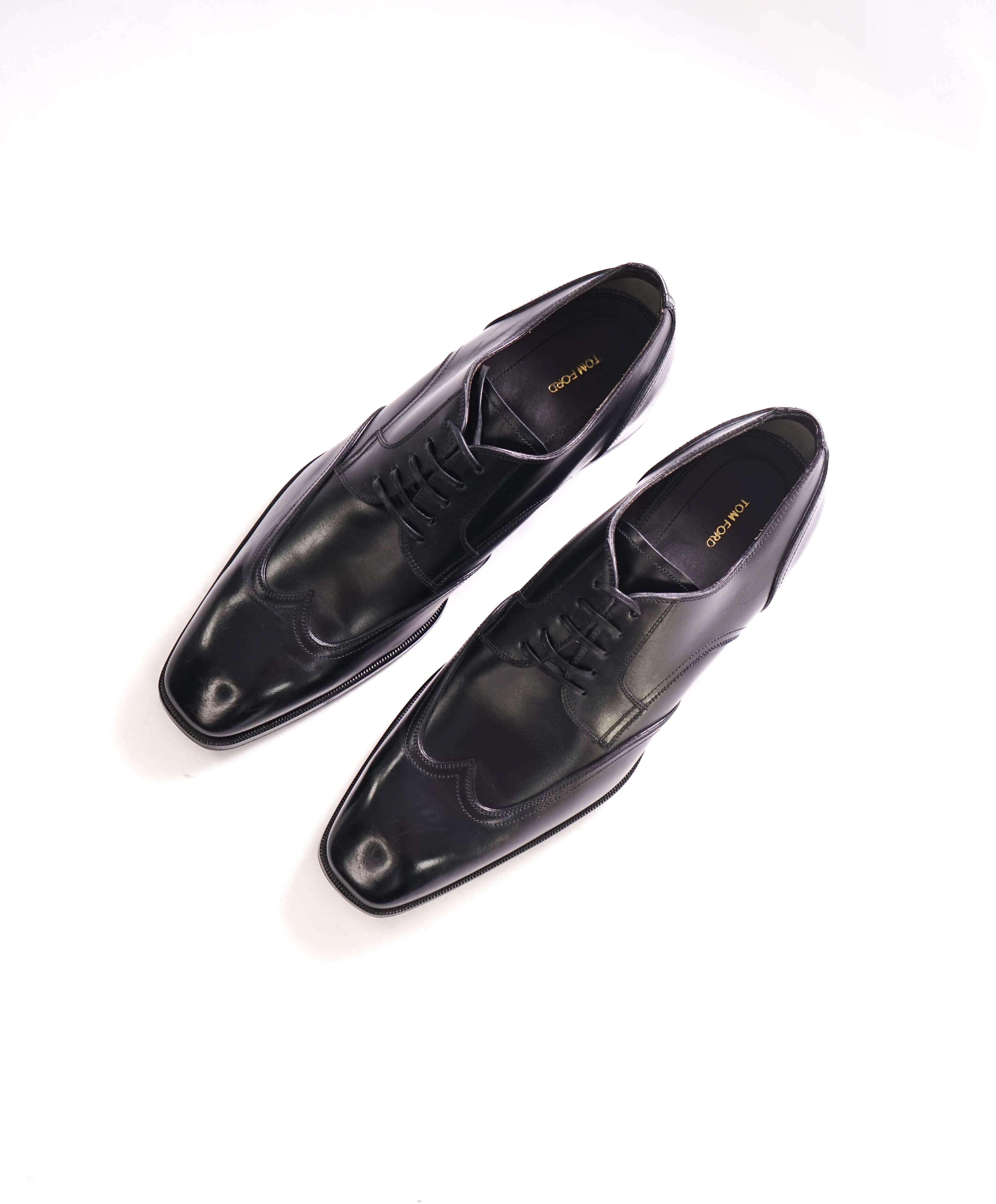 $1,890 TOM FORD - Black Wingtip Leather Oxfords - 9 US (8.5 Stamped on shoe)