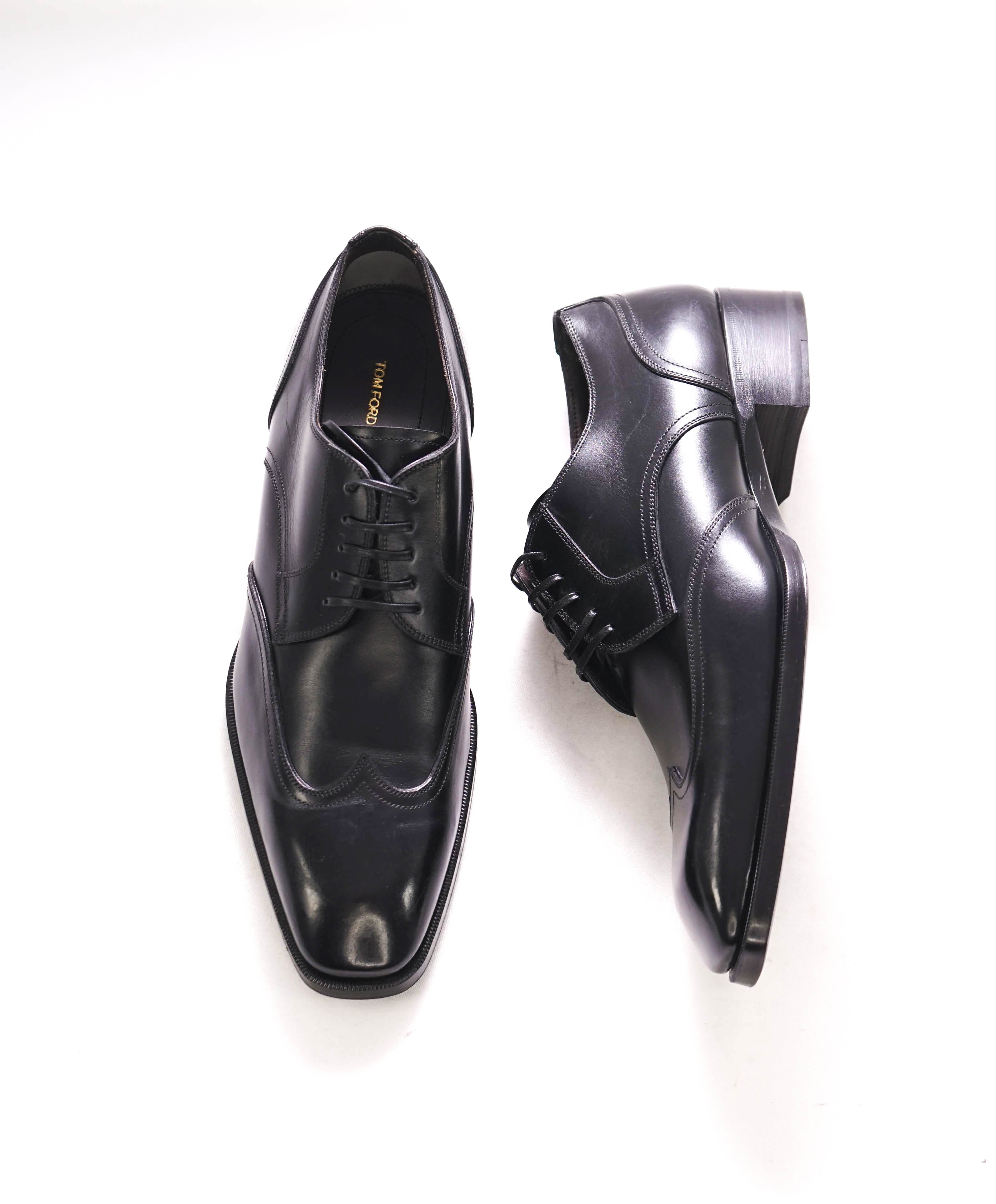 $1,890 TOM FORD - Black Wingtip Leather Oxfords - 9 US (8.5 Stamped on shoe)