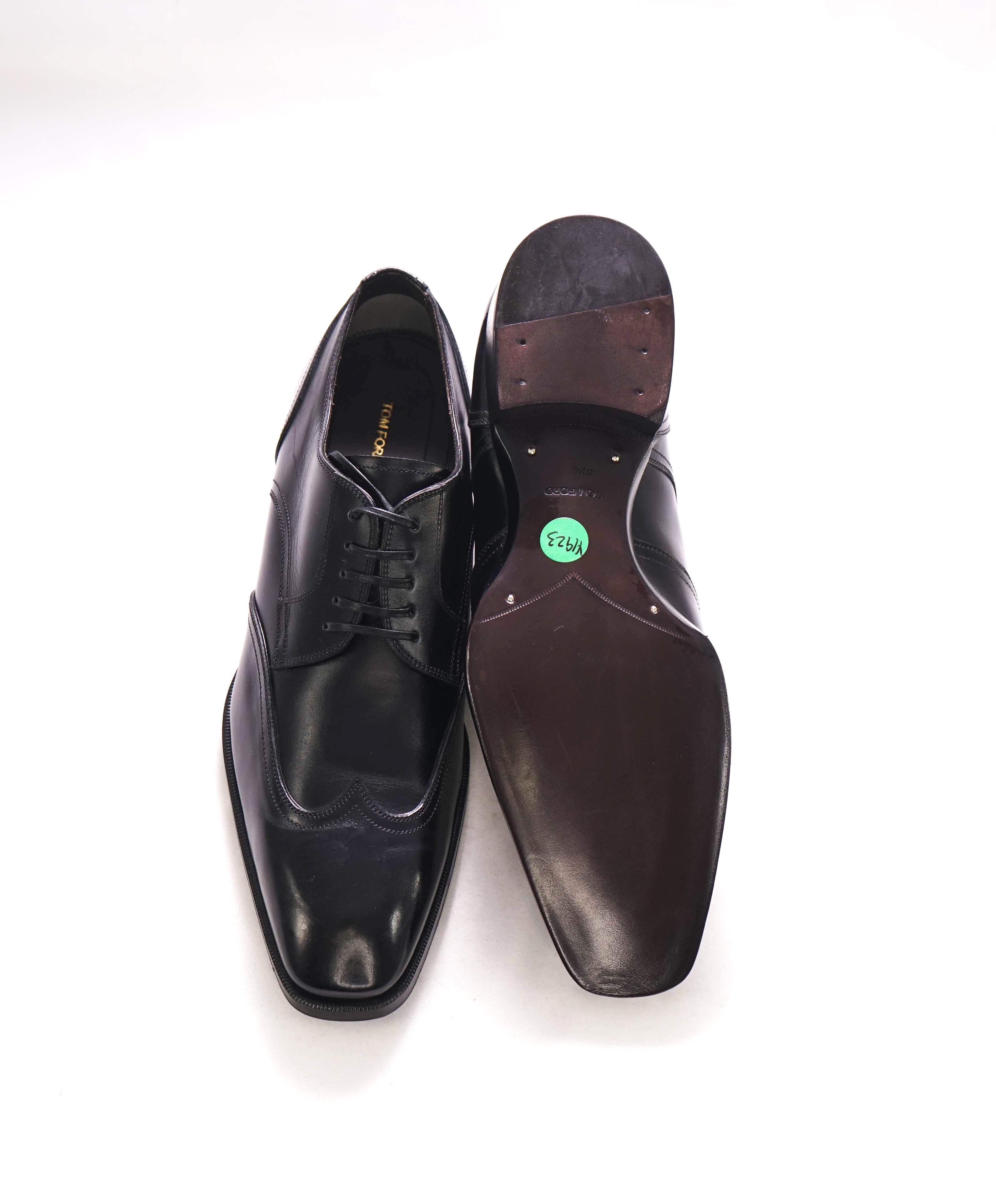 $1,890 TOM FORD - Black Wingtip Leather Oxfords - 9 US (8.5 Stamped on shoe)