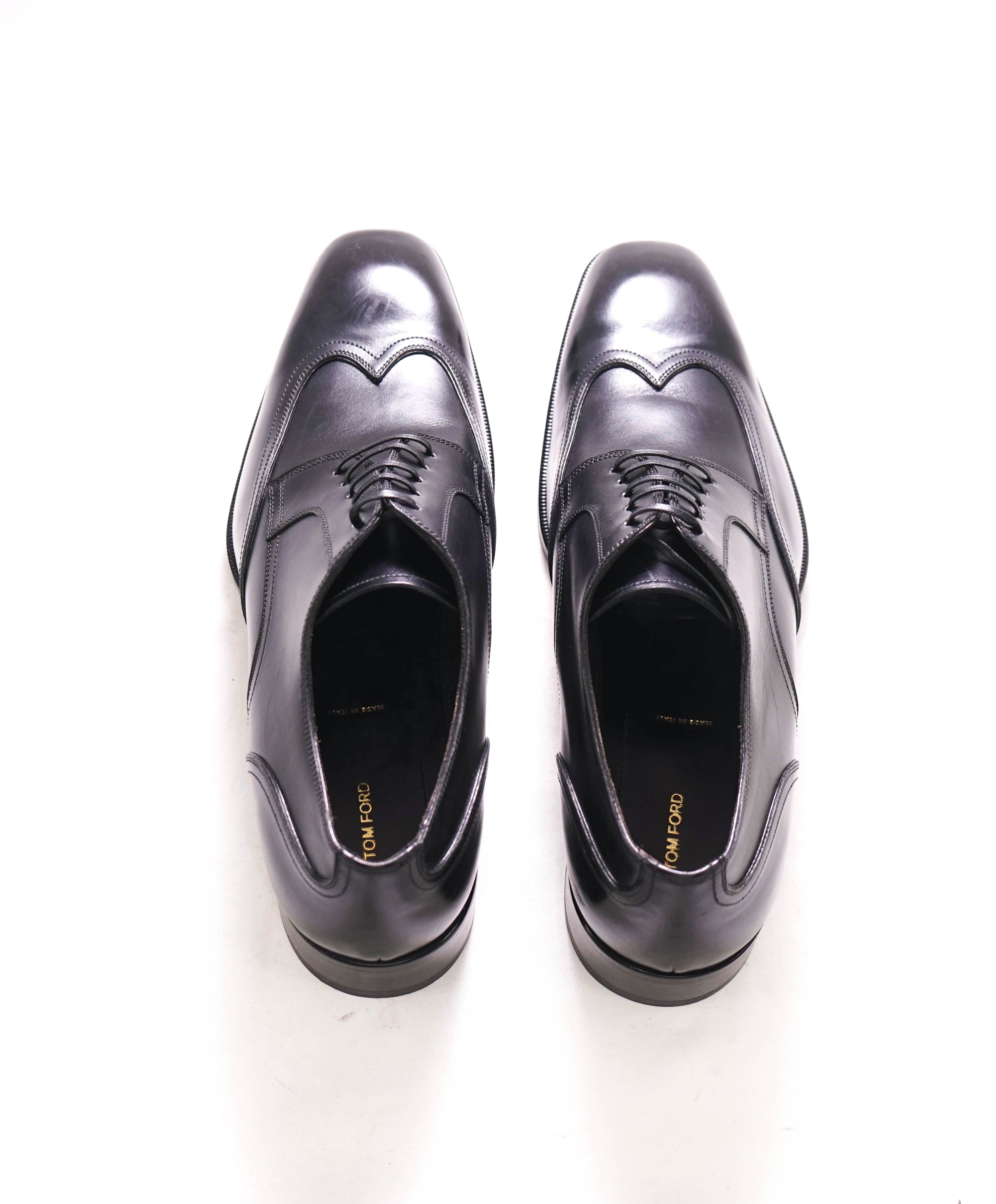 $1,890 TOM FORD - Black Wingtip Leather Oxfords - 9 US (8.5 Stamped on shoe)