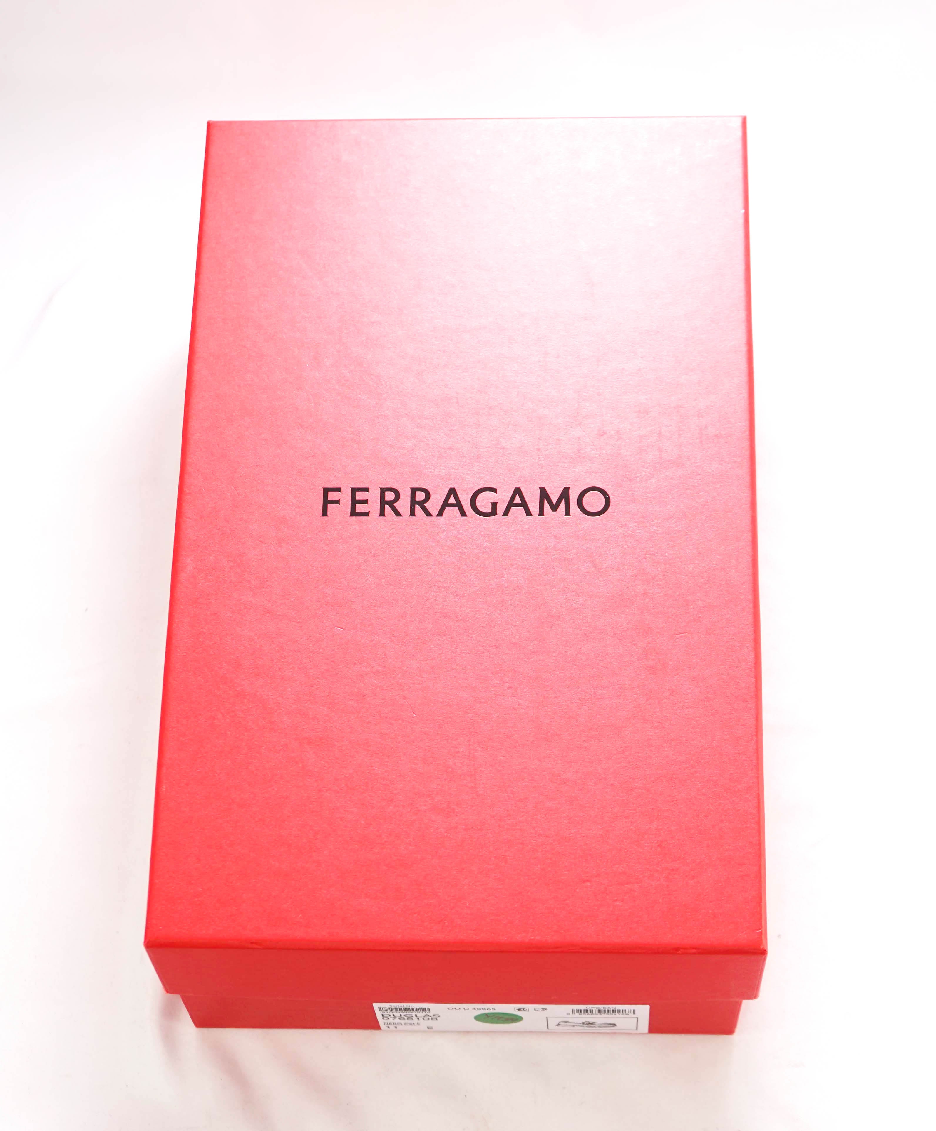 $879 SALVATORE FERRAGAMO - *DUGLAS* Black Lug Sole Gancini Loafer - 11 E US