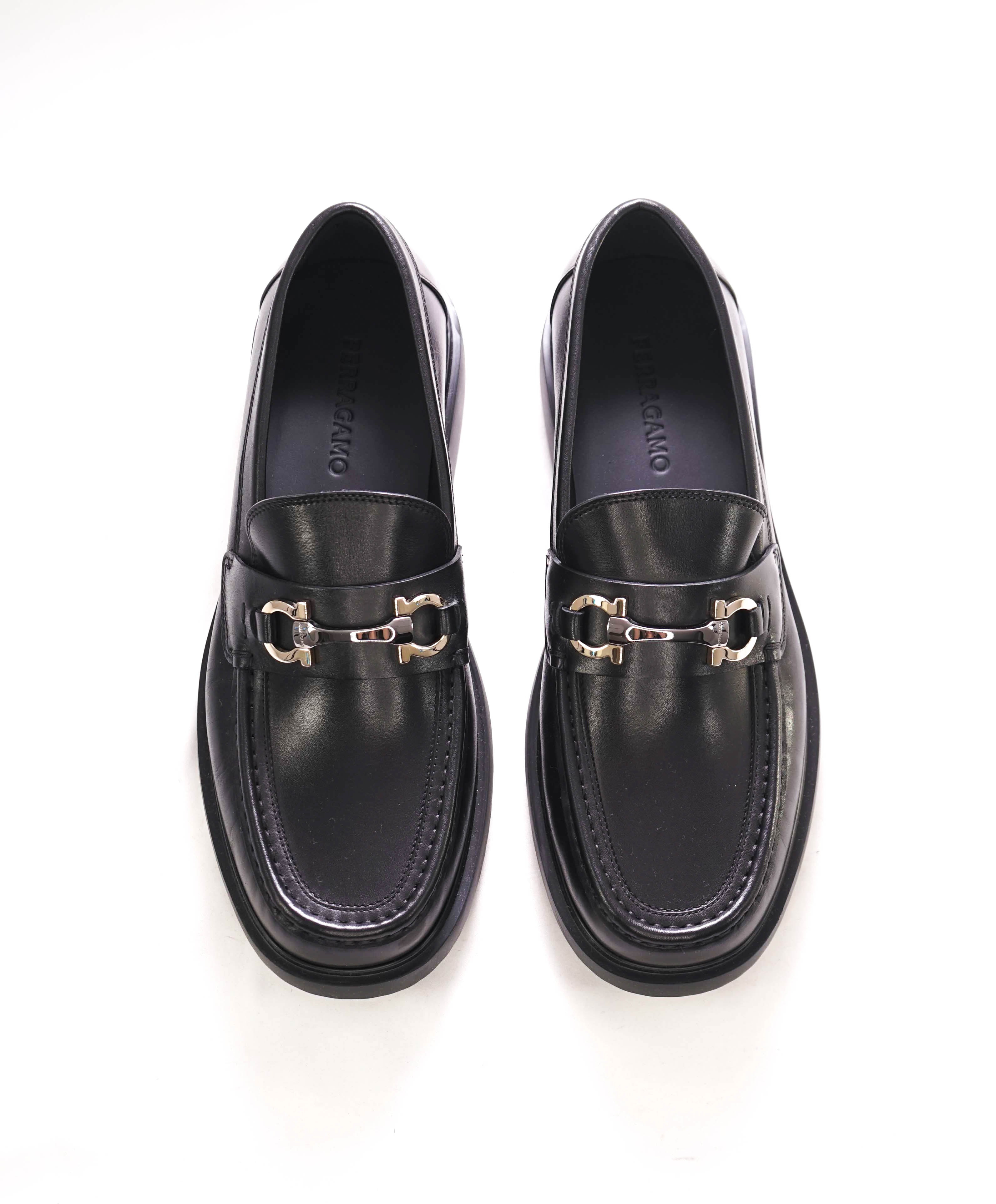 $879 SALVATORE FERRAGAMO - *DUGLAS* Black Lug Sole Gancini Loafer - 11 E US