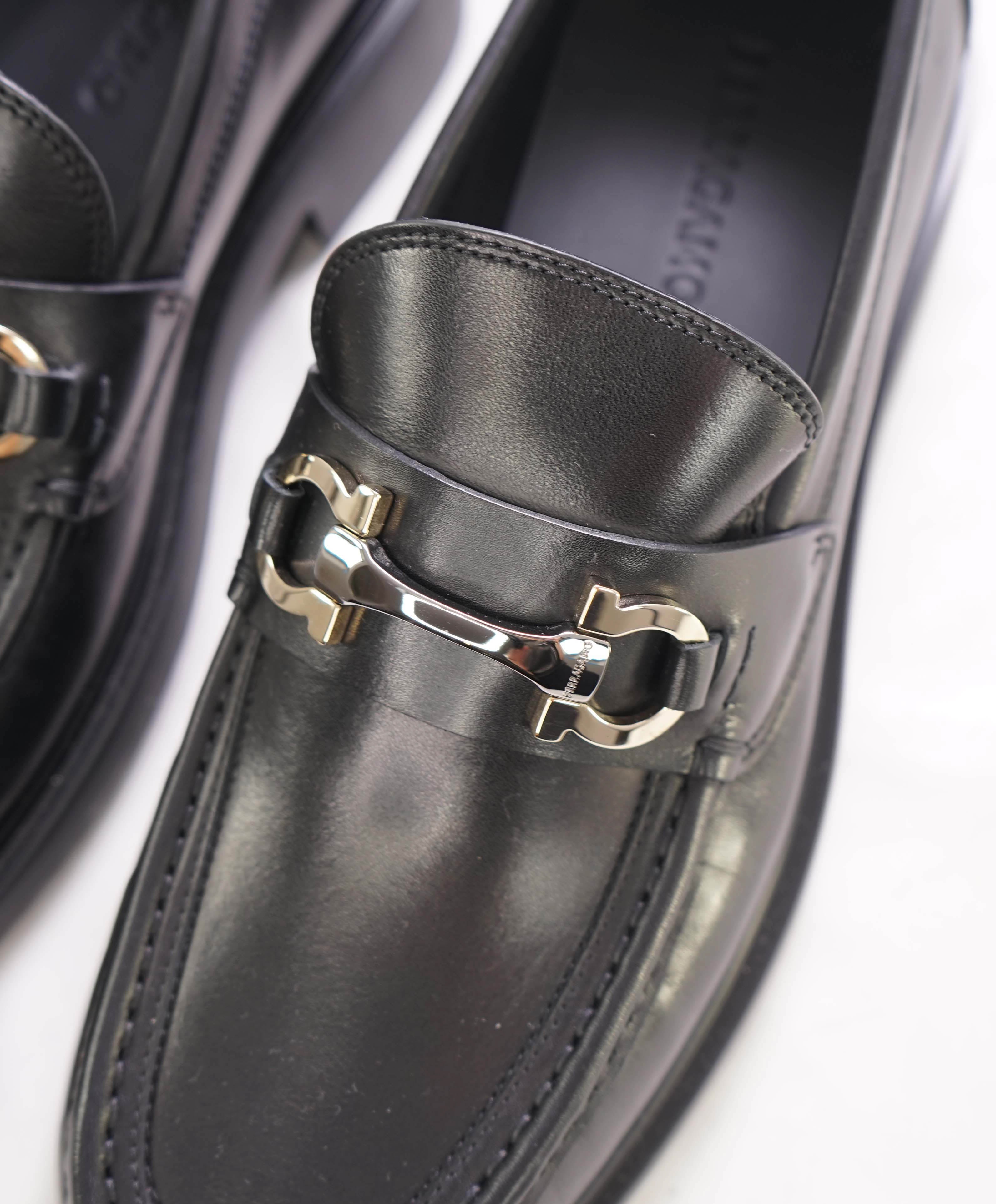 $879 SALVATORE FERRAGAMO - *DUGLAS* Black Lug Sole Gancini Loafer - 11 E US