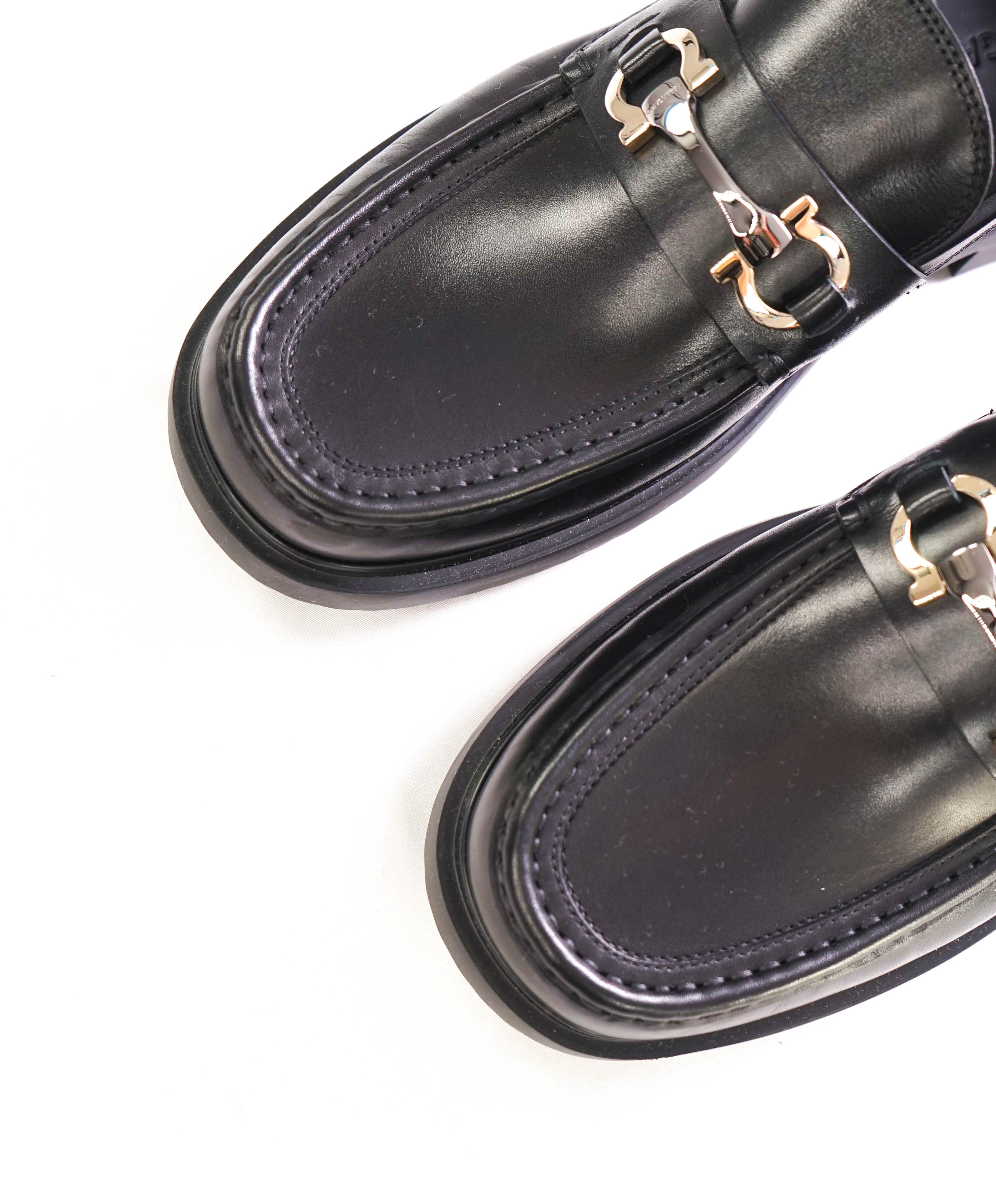 $879 SALVATORE FERRAGAMO - *DUGLAS* Black Lug Sole Gancini Loafer - 11 E US